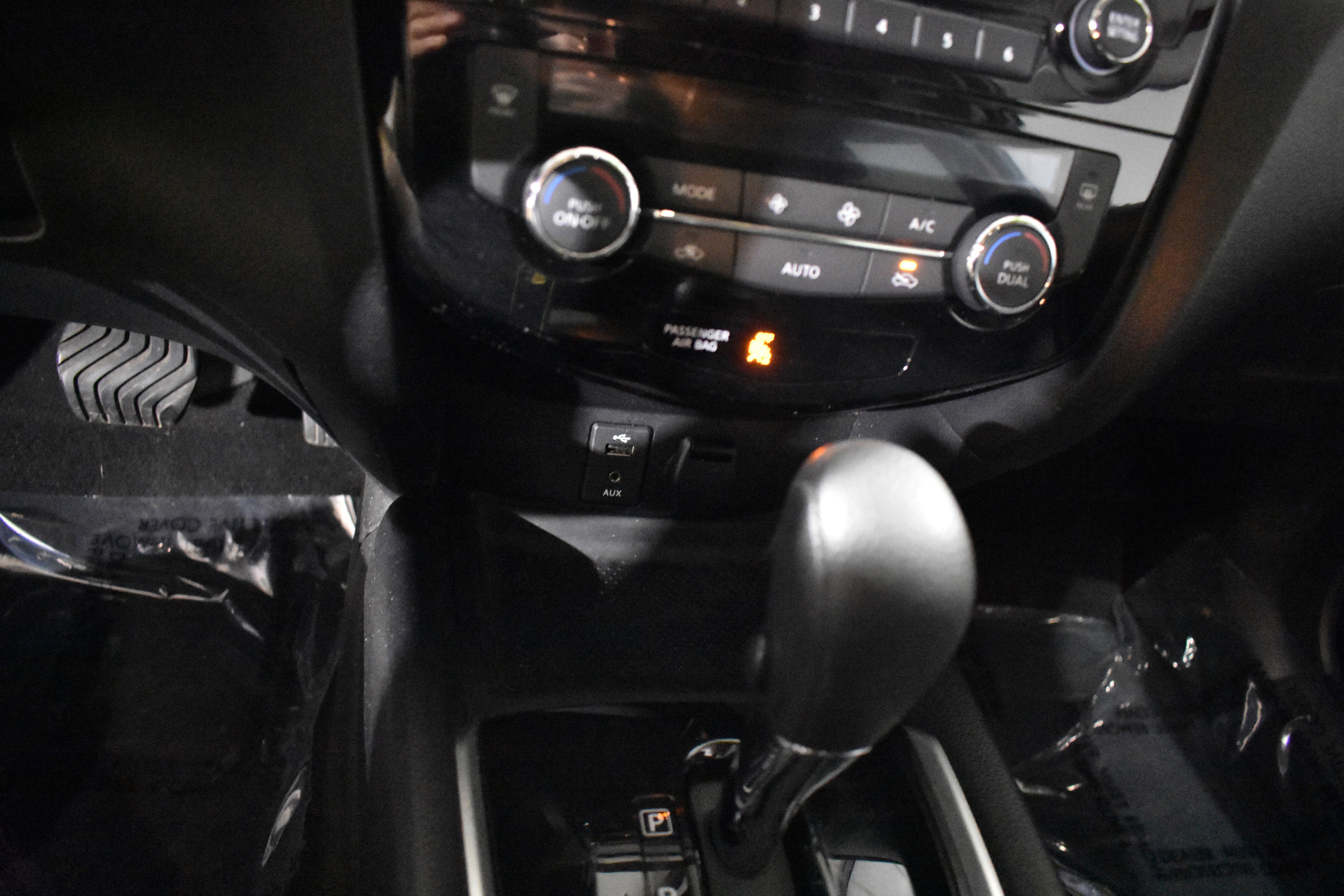 2015 Nissan Rogue FWD 4dr SV