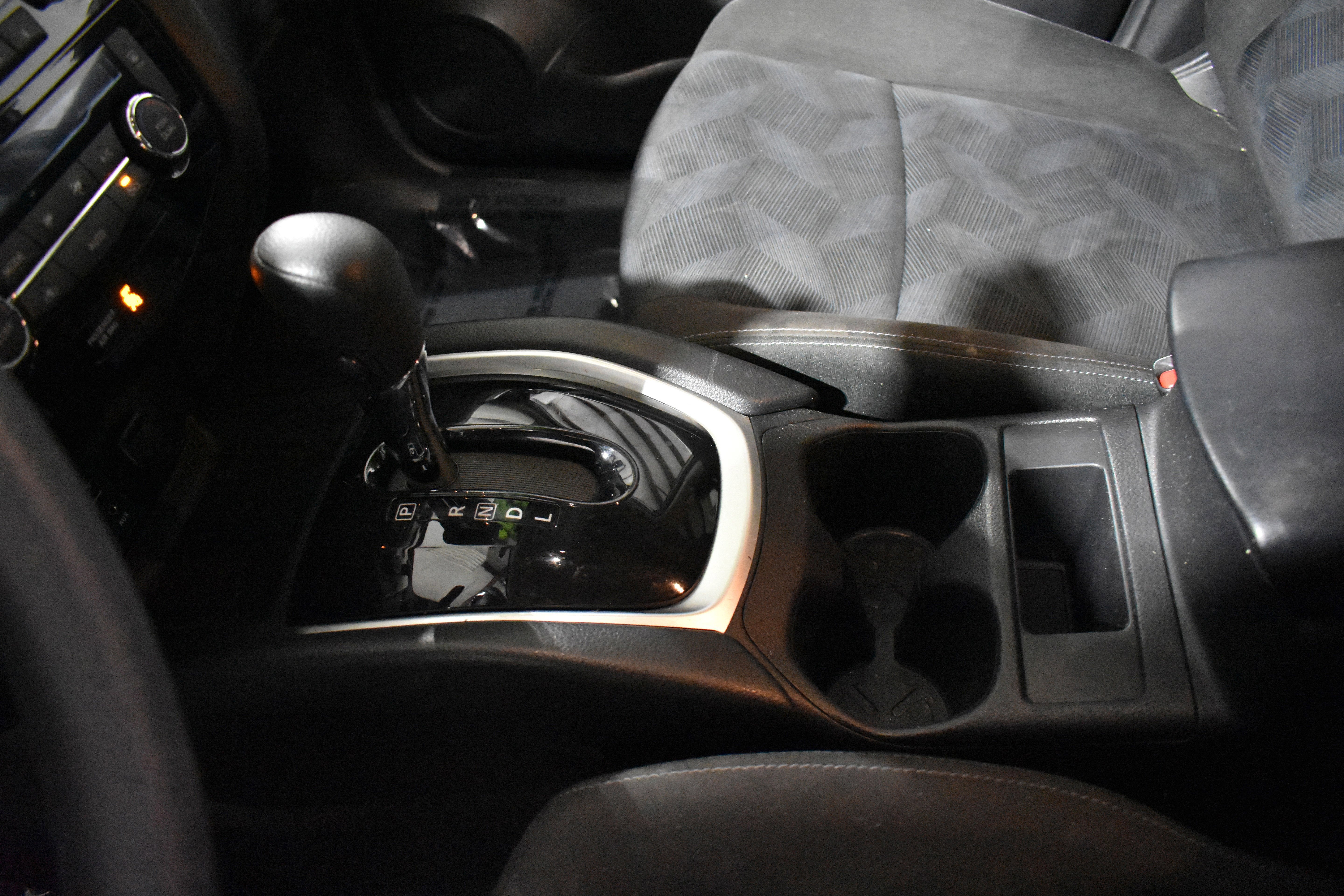 2015 Nissan Rogue FWD 4dr SV