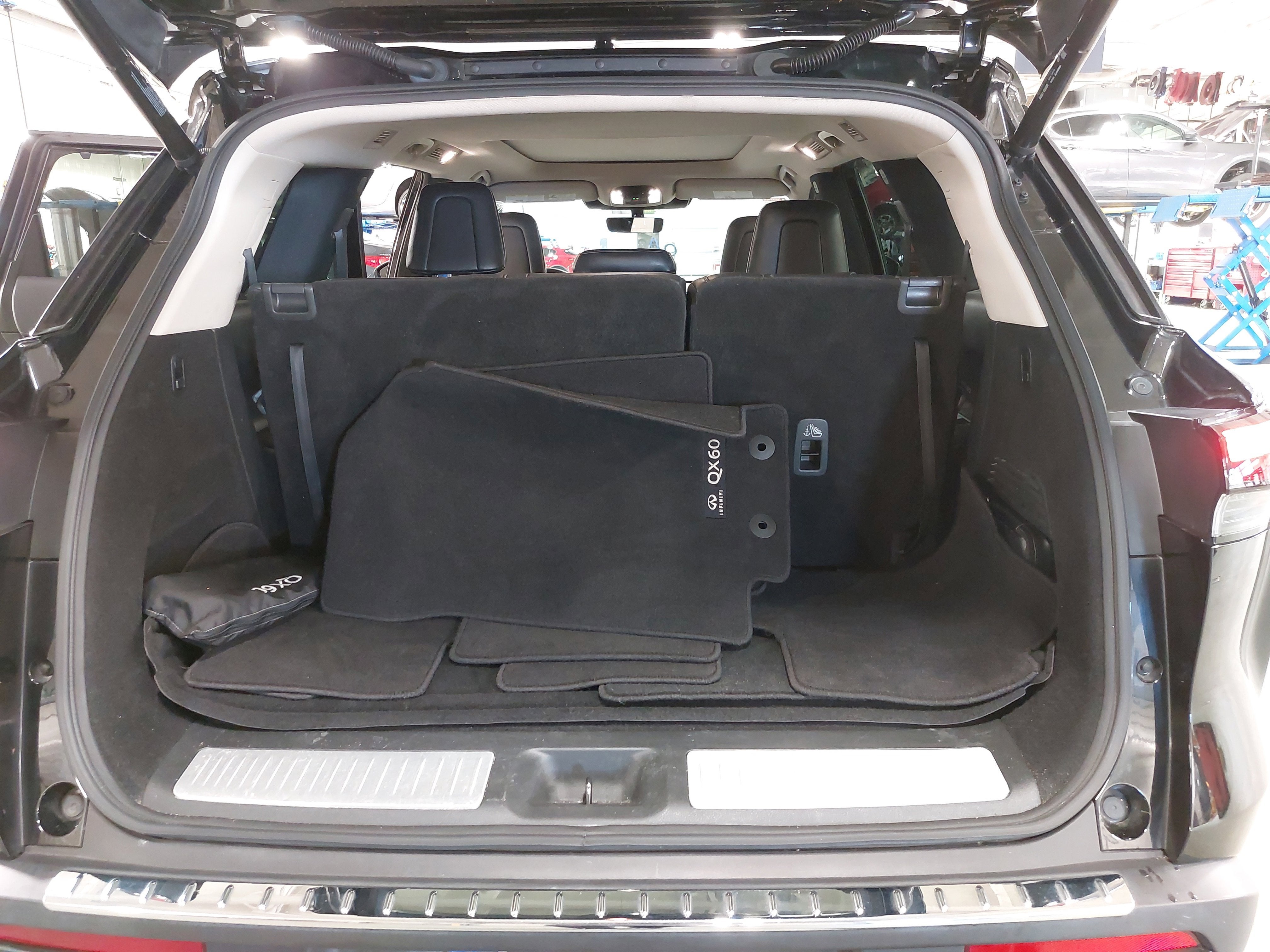 2023 INFINITI QX60 LUXE