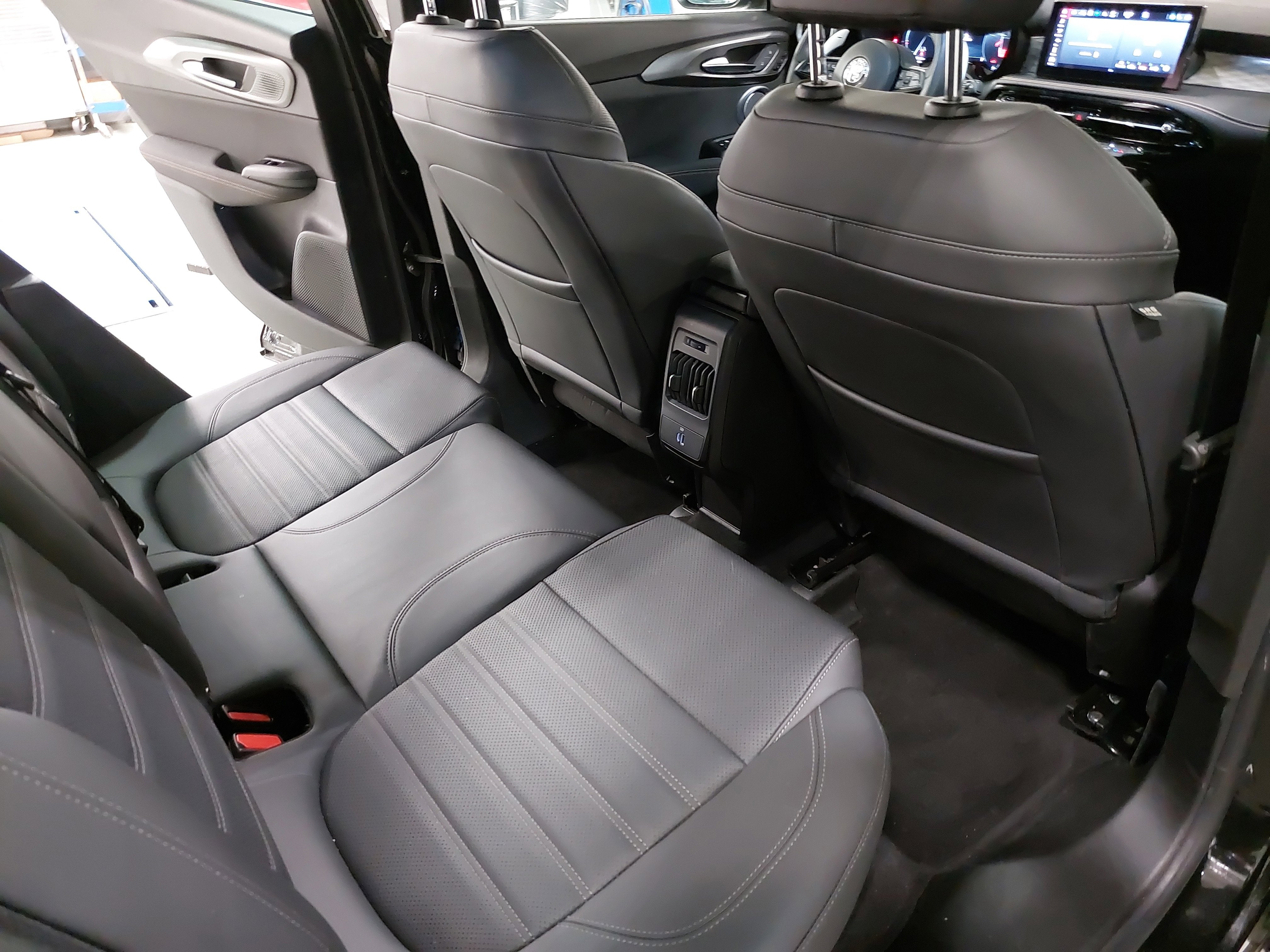 2025 Alfa Romeo Tonale Base