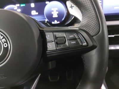 2025 Alfa Romeo Tonale Base