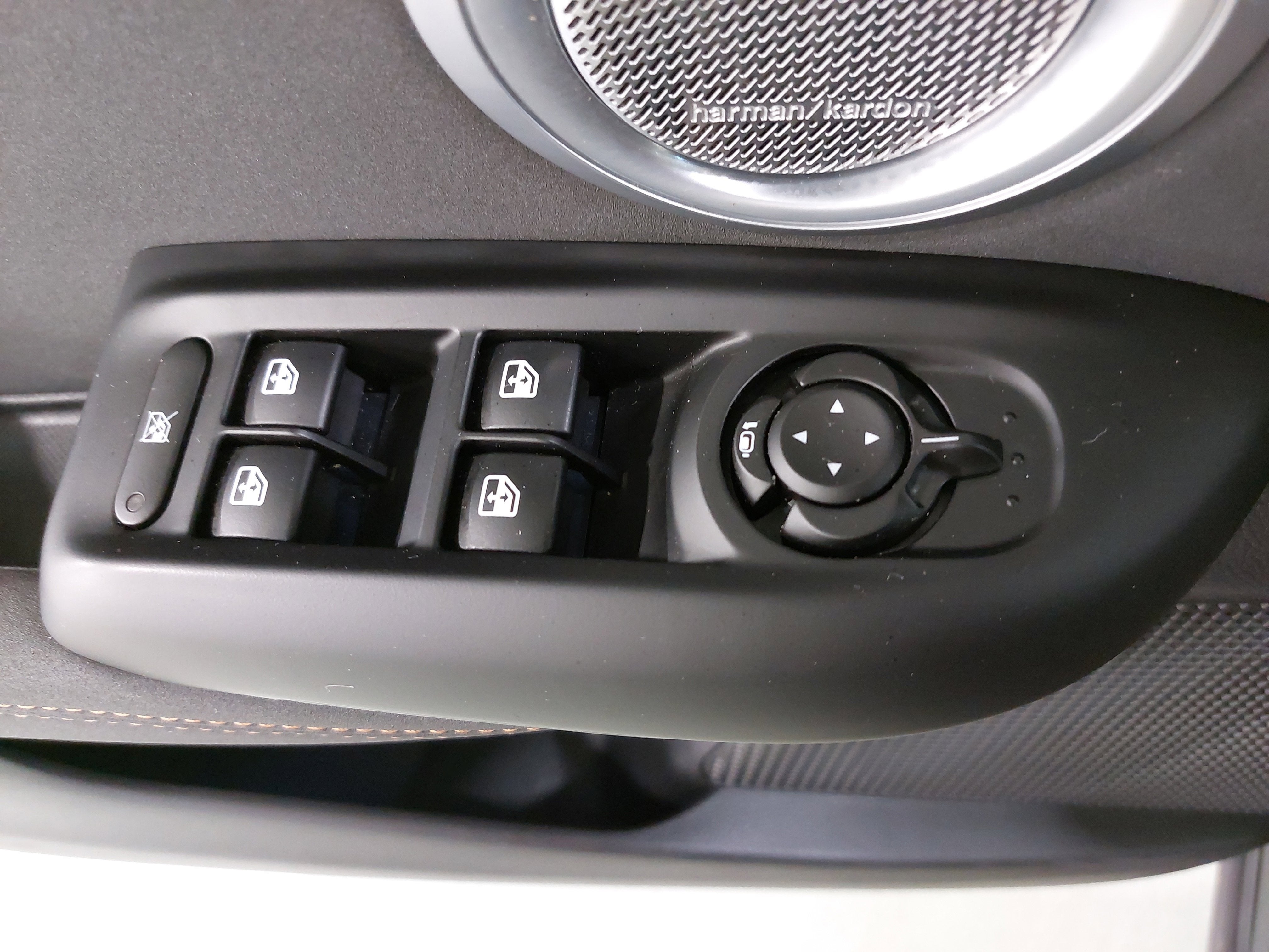 2025 Alfa Romeo Tonale Base