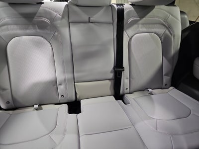 2025 Land Rover Defender X-Dynamic SE