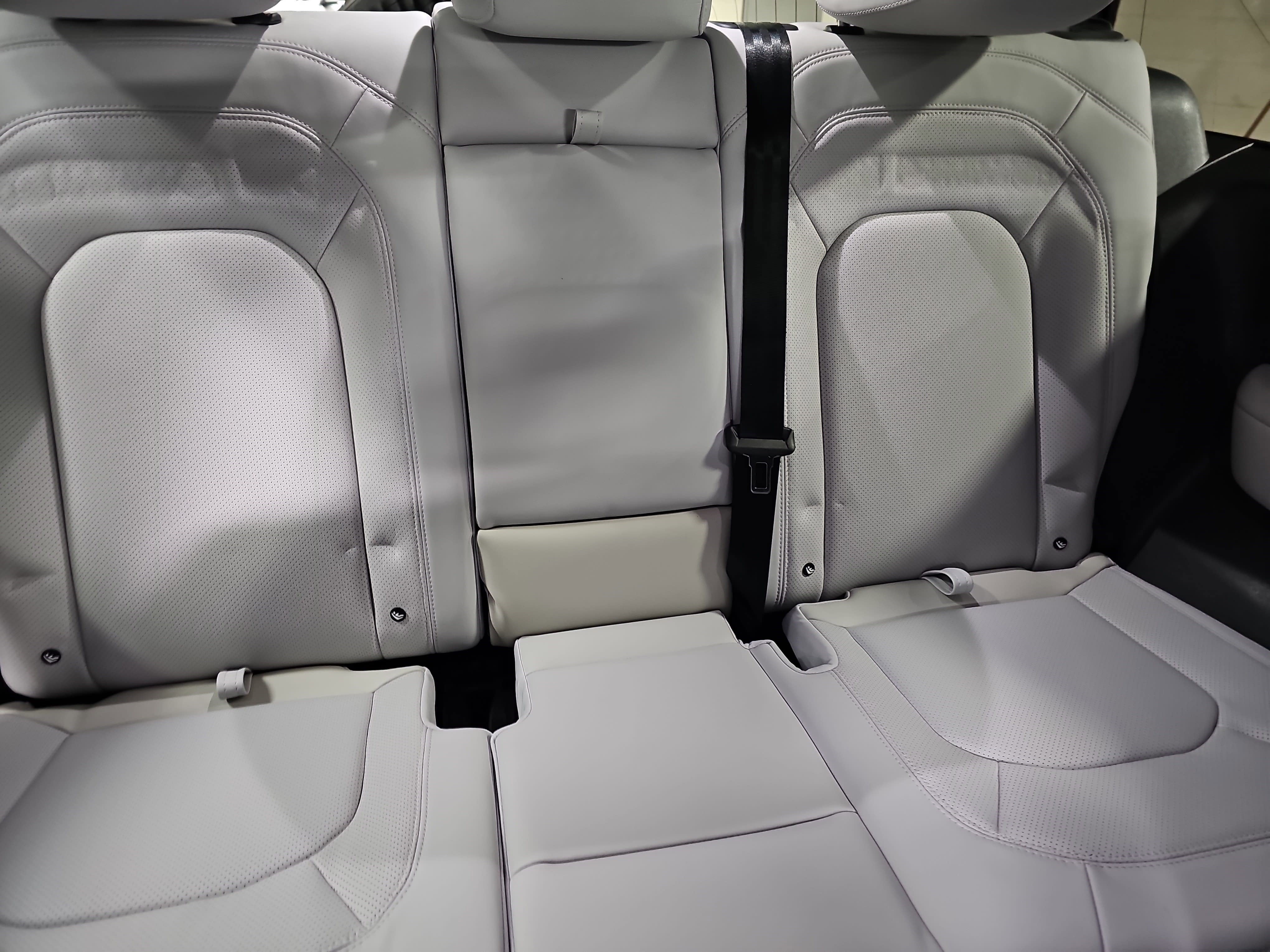 2025 Land Rover Defender X-Dynamic SE