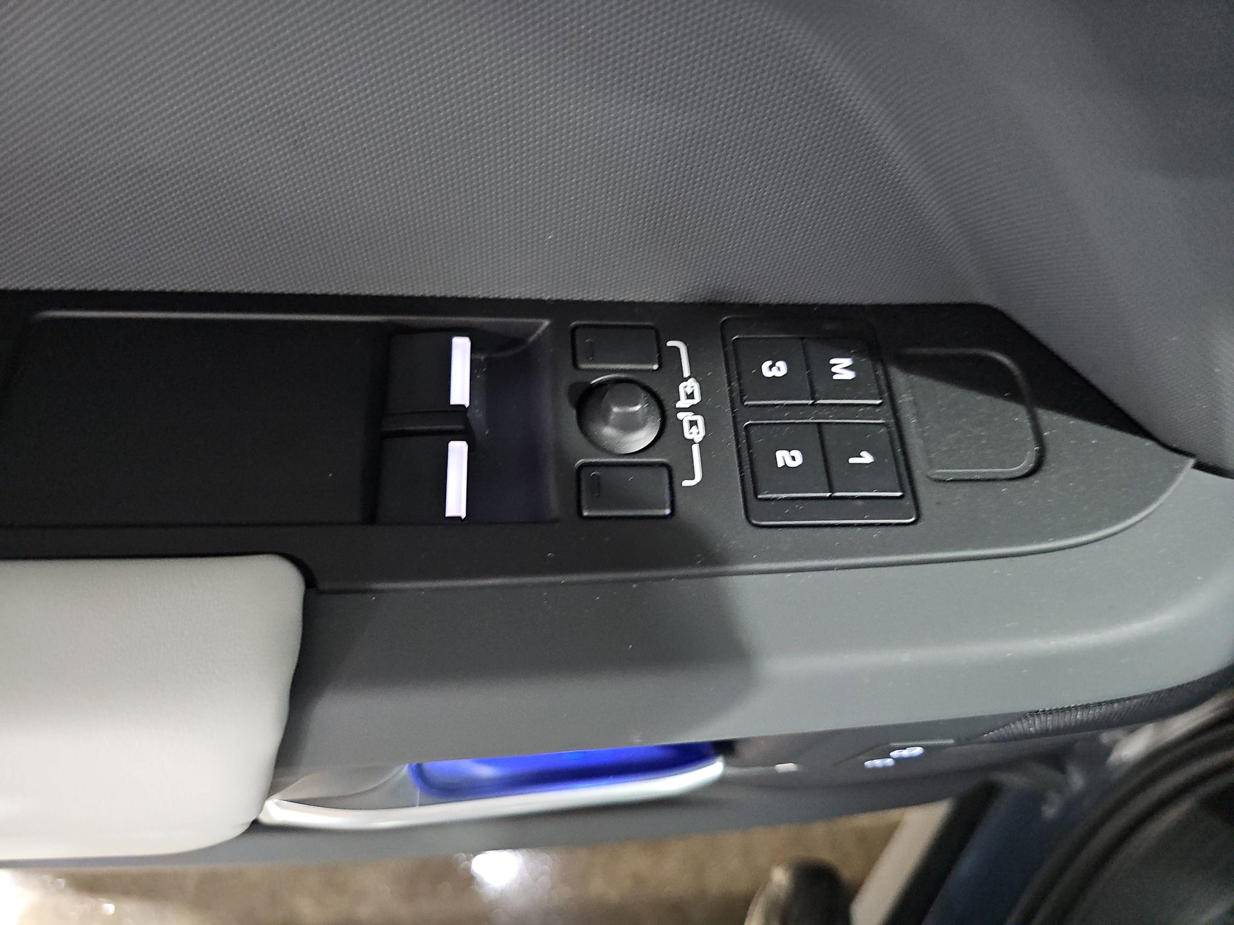 2025 Land Rover Defender X-Dynamic SE