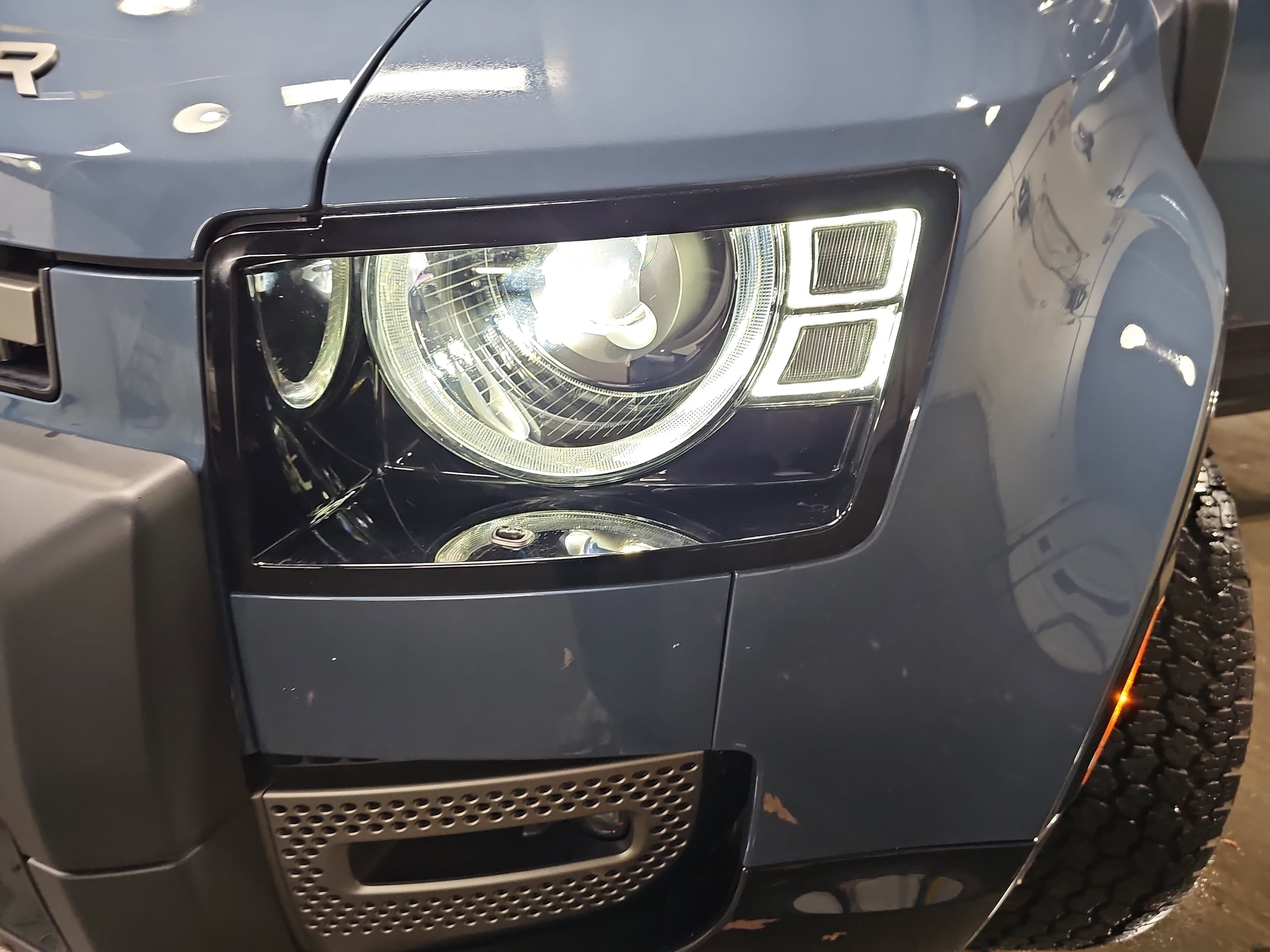 2025 Land Rover Defender X-Dynamic SE