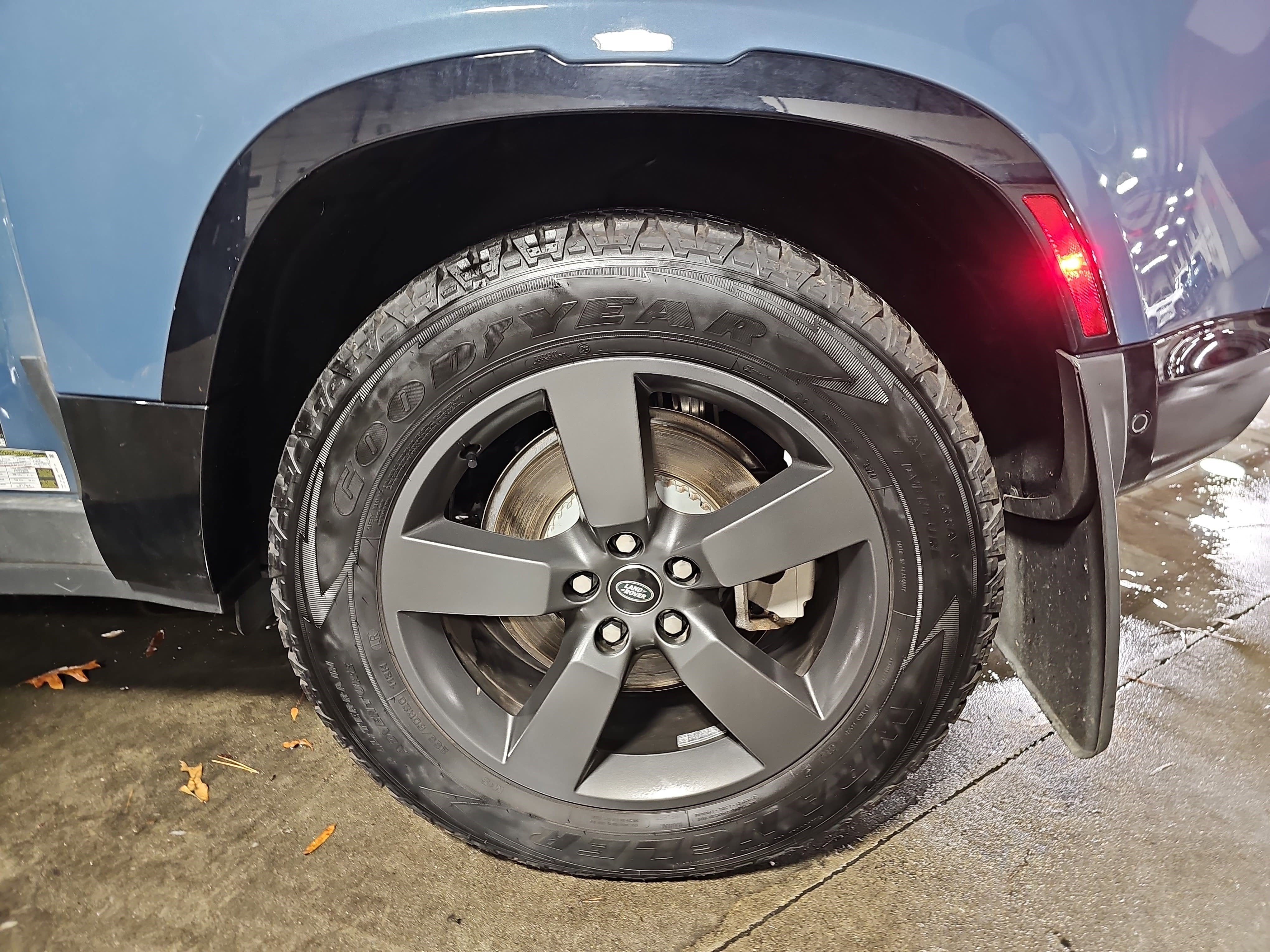 2025 Land Rover Defender X-Dynamic SE