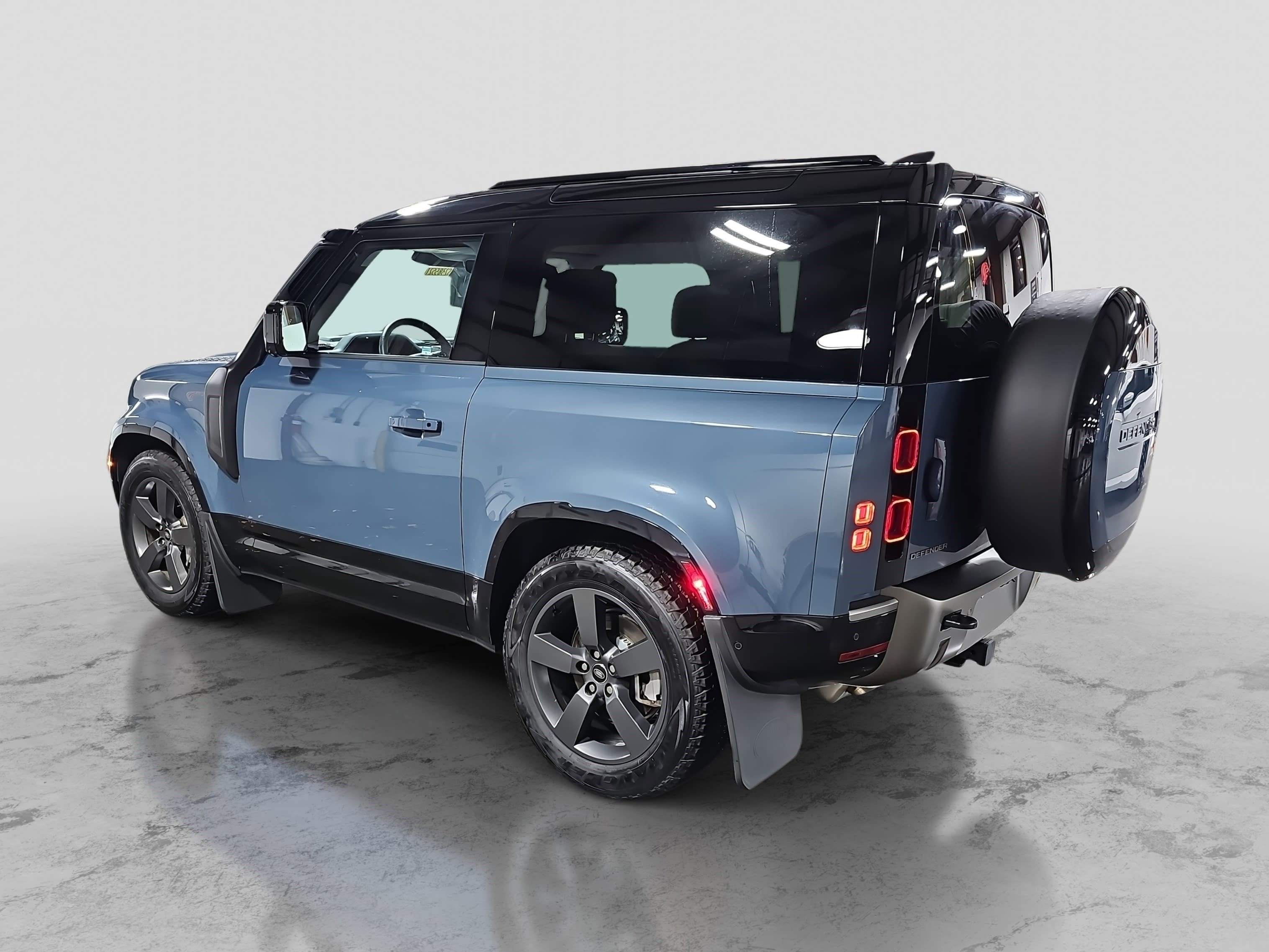 2025 Land Rover Defender X-Dynamic SE