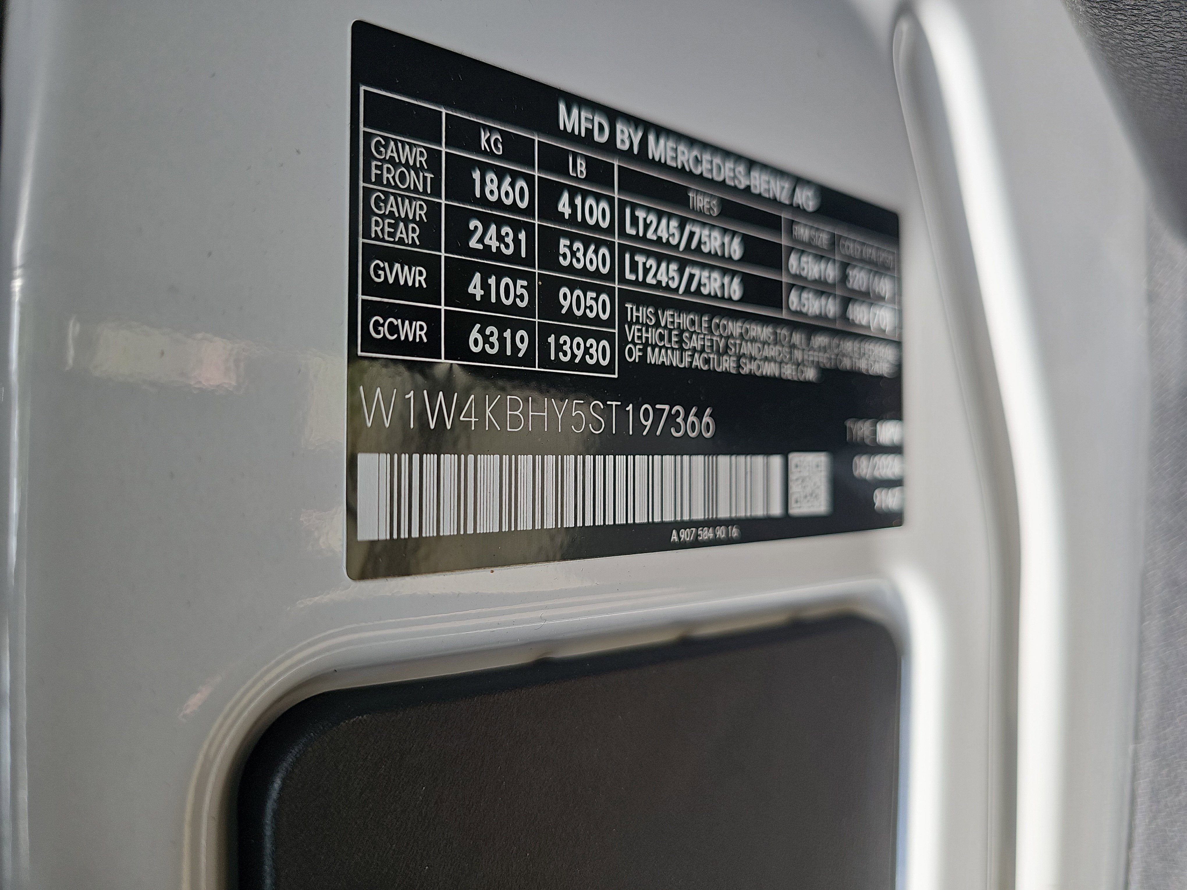 2025 Mercedes-Benz Sprinter 2500 Crew 144 WB