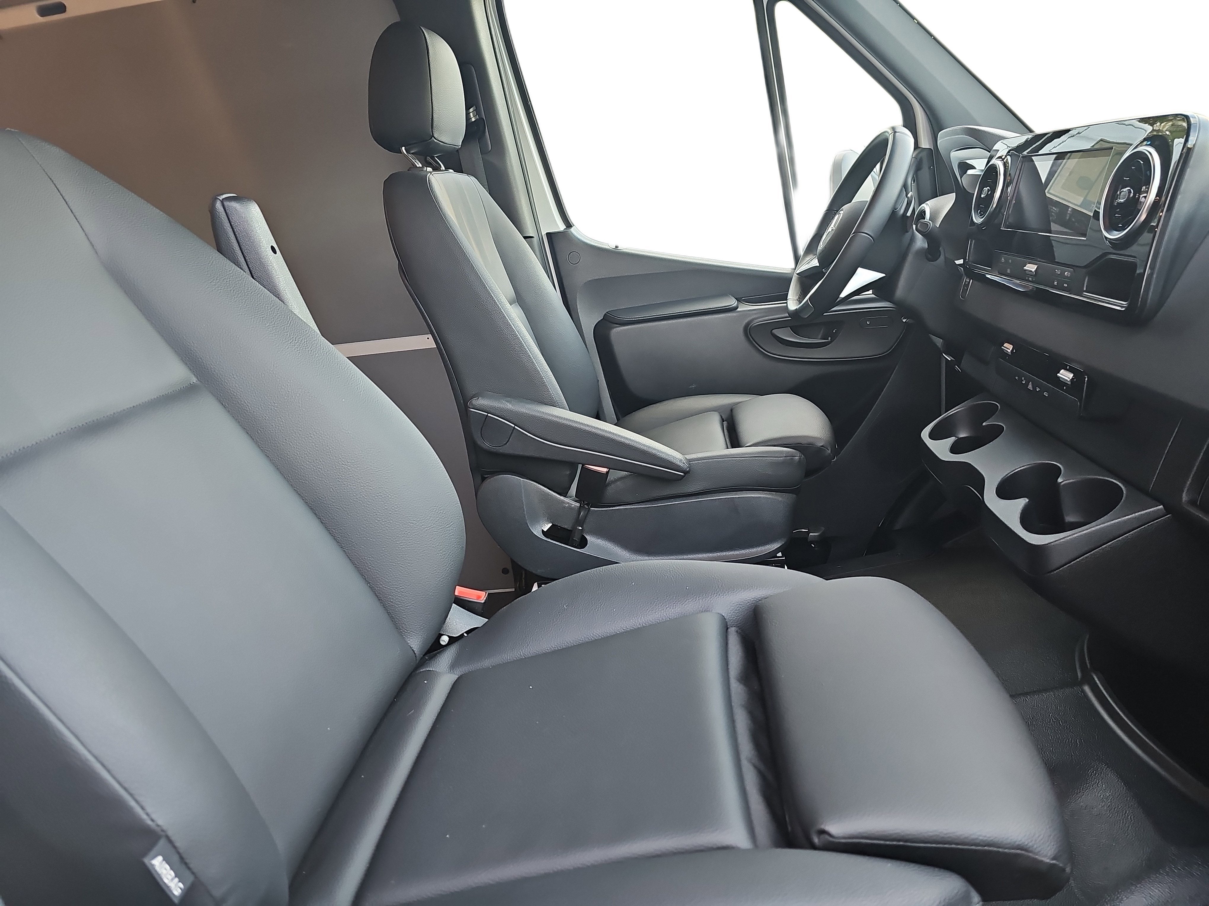 2025 Mercedes-Benz Sprinter Cargo Van Cargo 144 WB