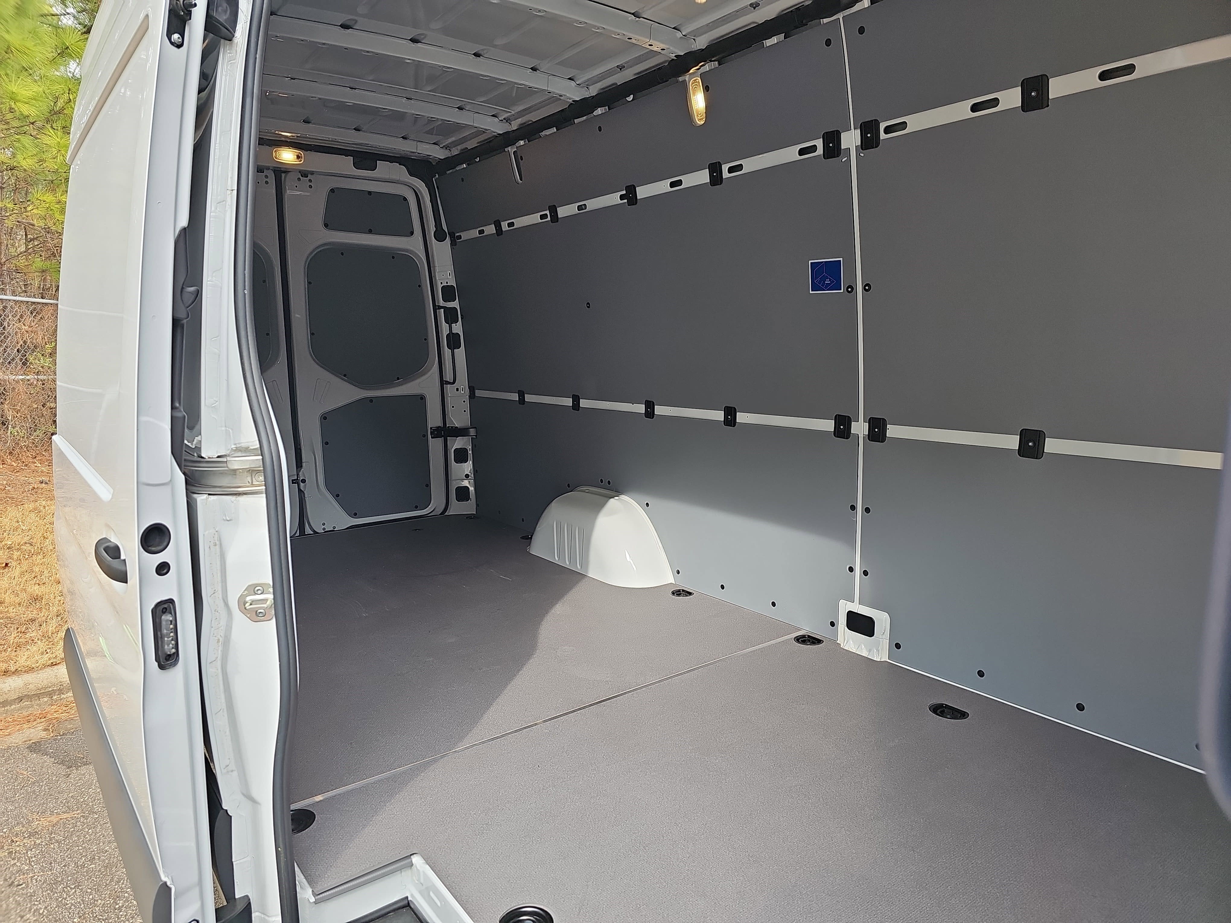 2024 Mercedes-Benz eSprinter Cargo Van Cargo 170 WB