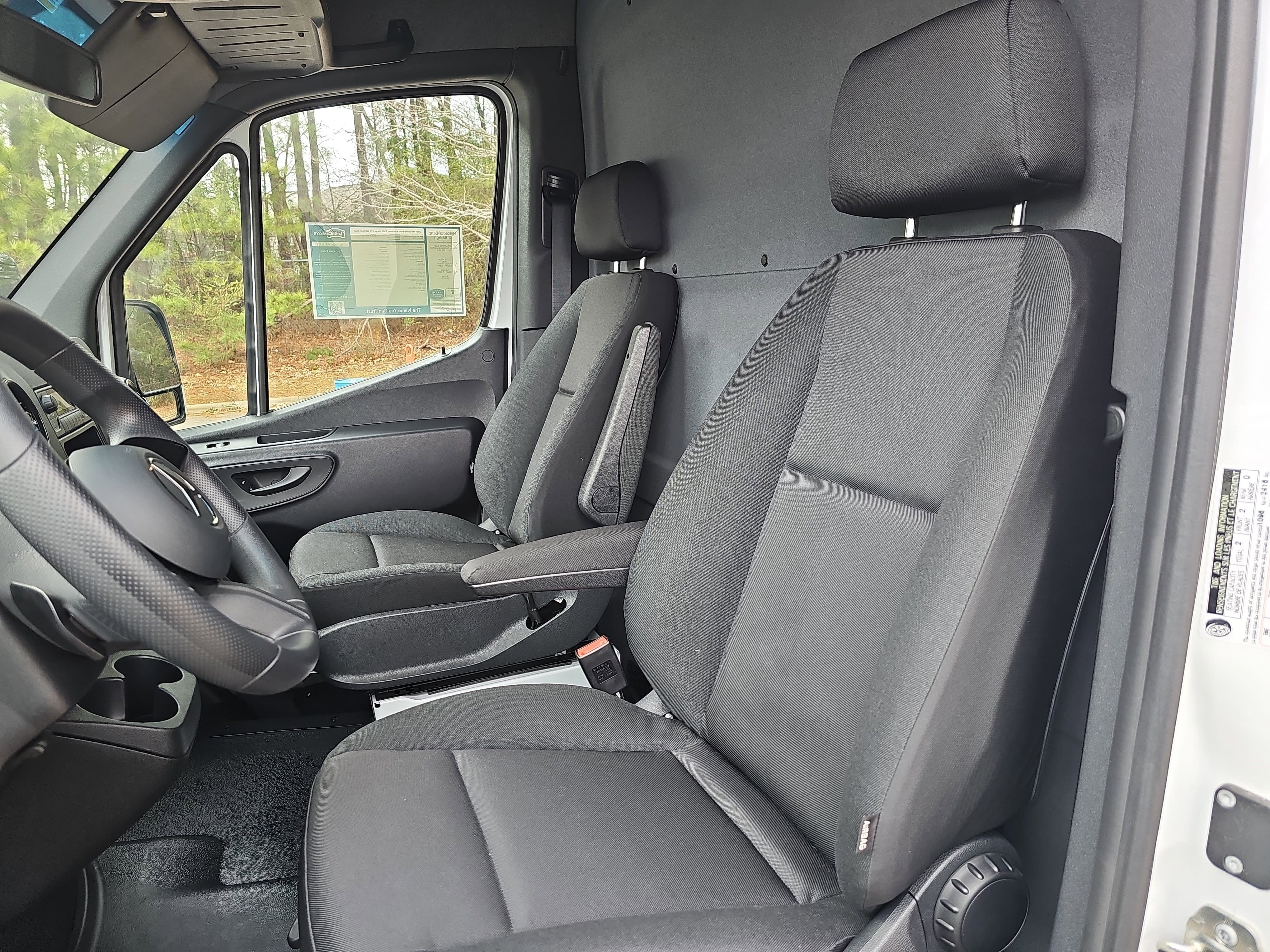 2024 Mercedes-Benz eSprinter Cargo Van Cargo 170 WB