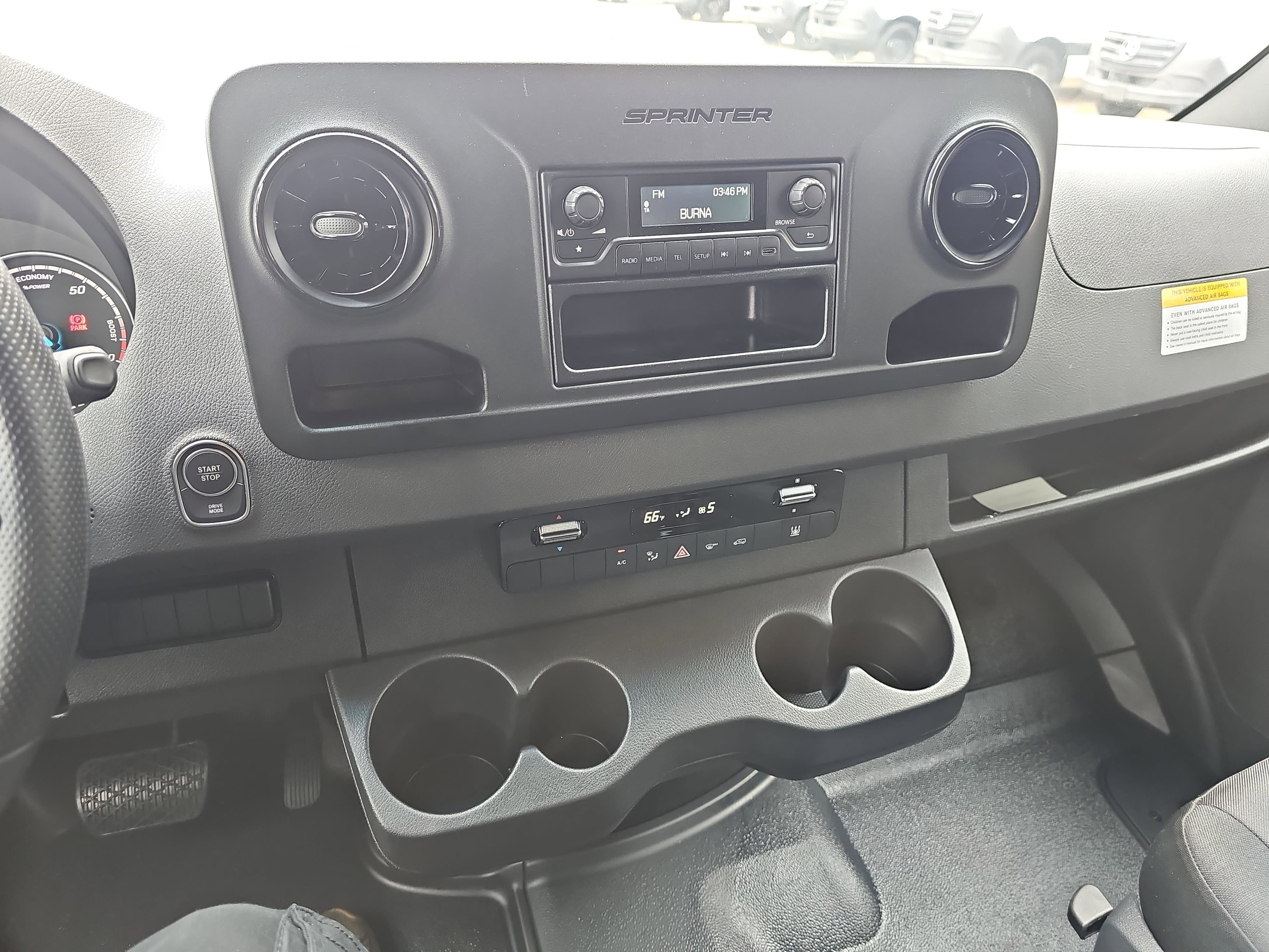 2024 Mercedes-Benz eSprinter Cargo Van Cargo 170 WB