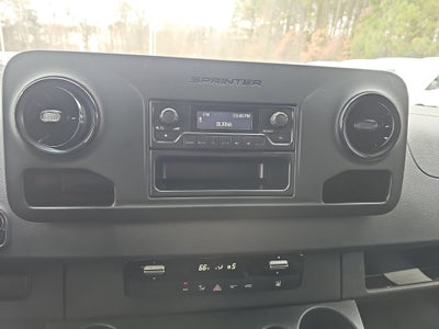 2024 Mercedes-Benz eSprinter Cargo Van Cargo 170 WB