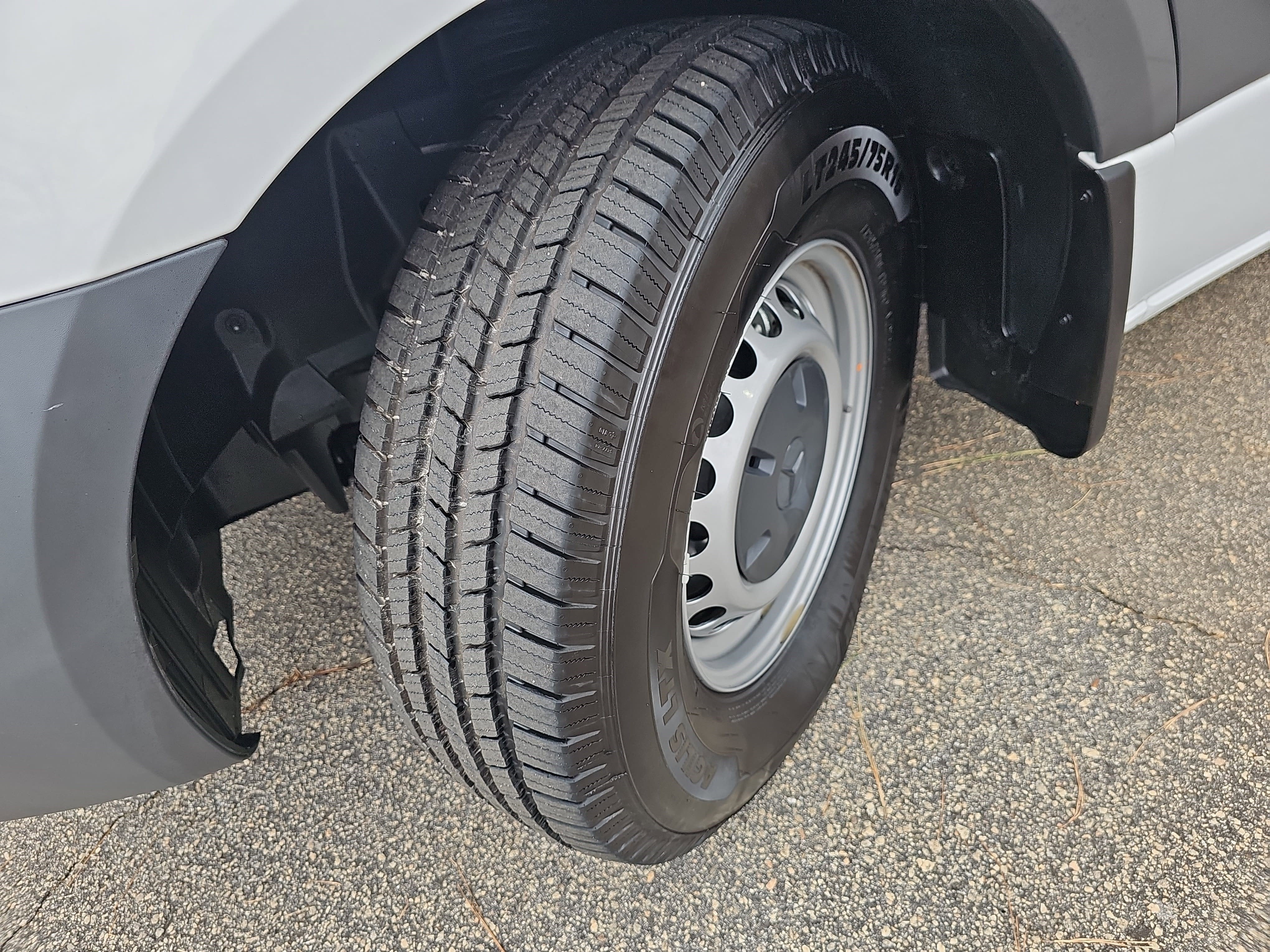 2024 Mercedes-Benz eSprinter Cargo Van Cargo 170 WB