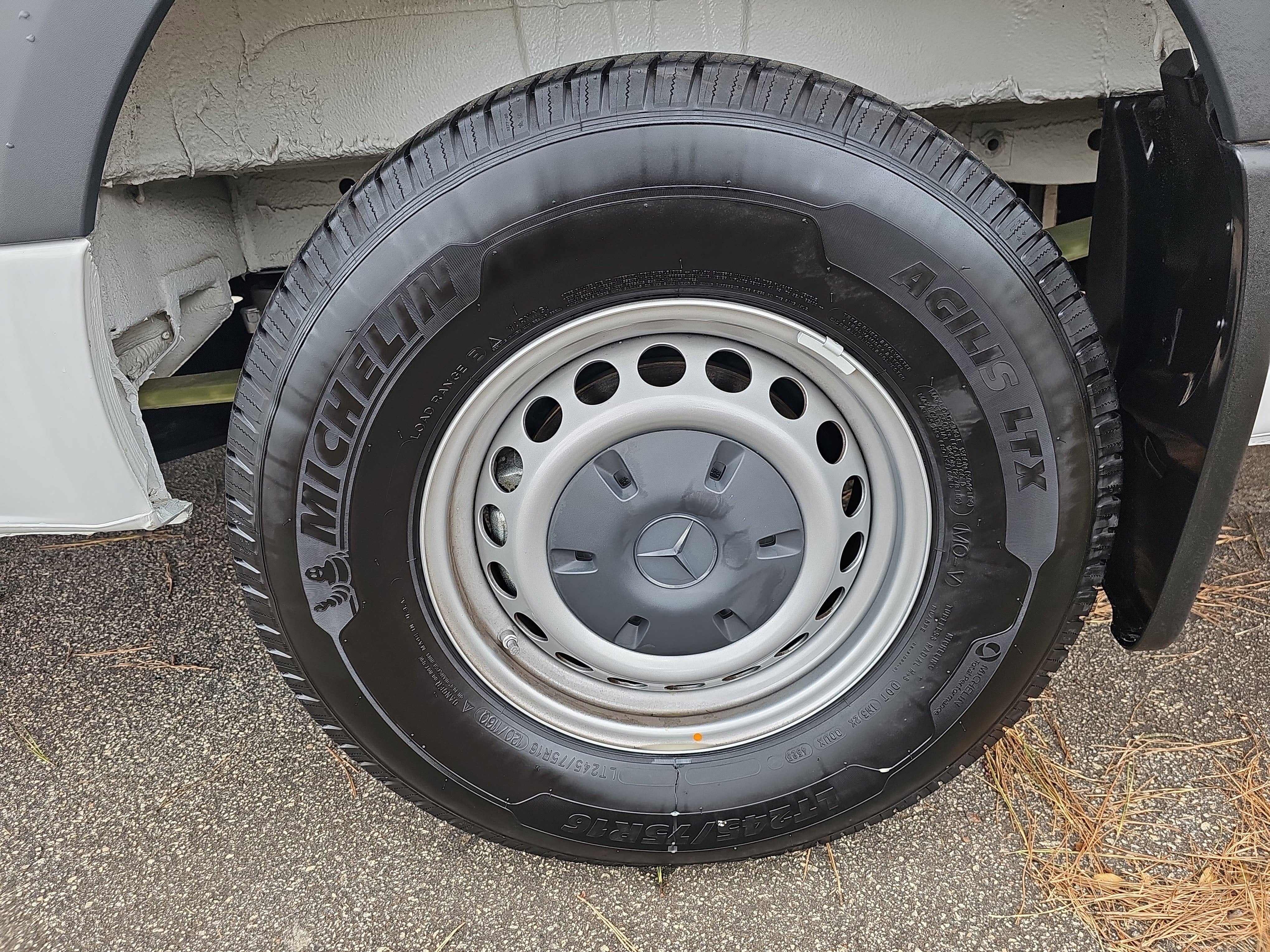 2024 Mercedes-Benz eSprinter Cargo Van Cargo 170 WB