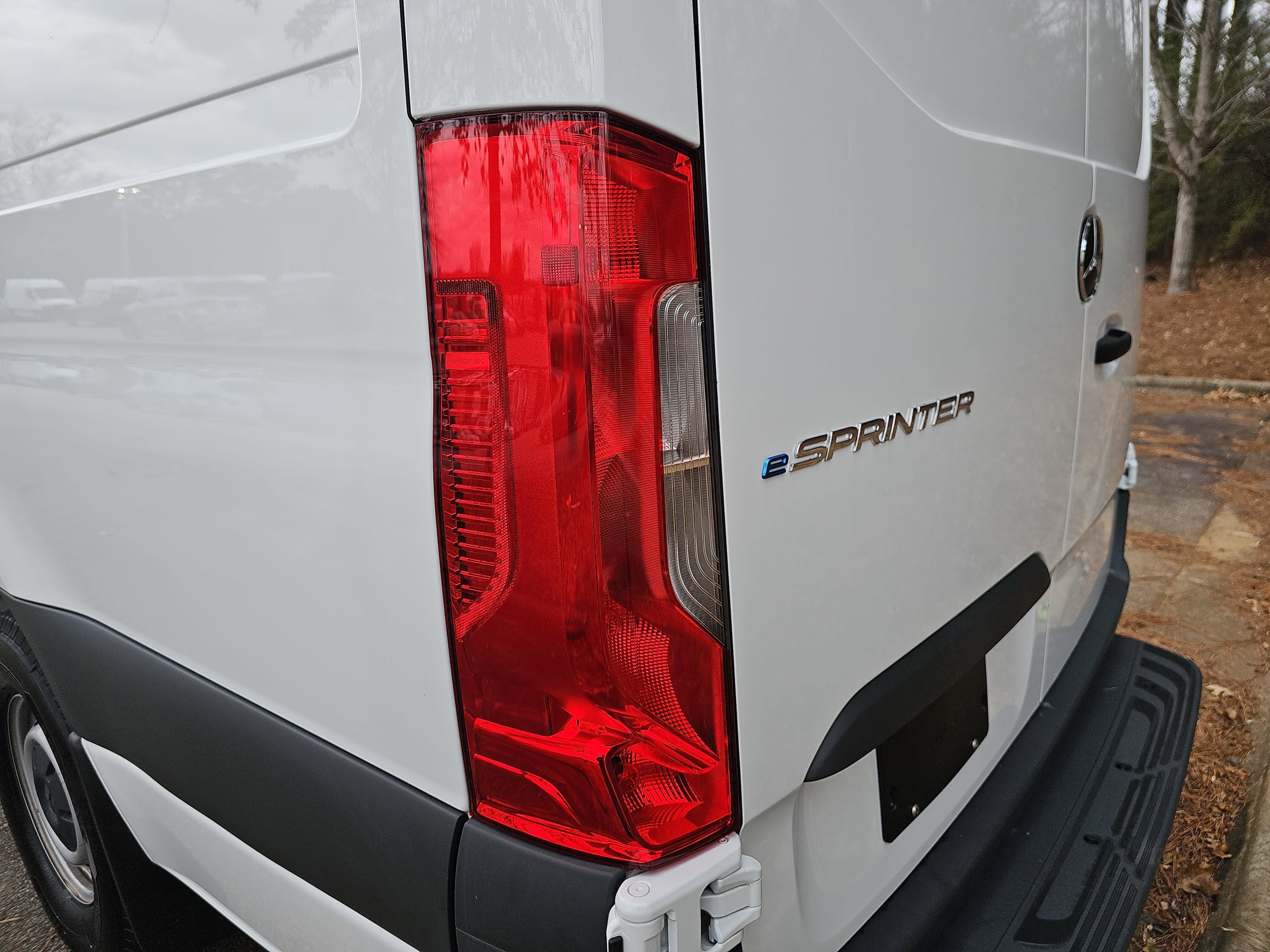 2024 Mercedes-Benz eSprinter Cargo Van Cargo 170 WB