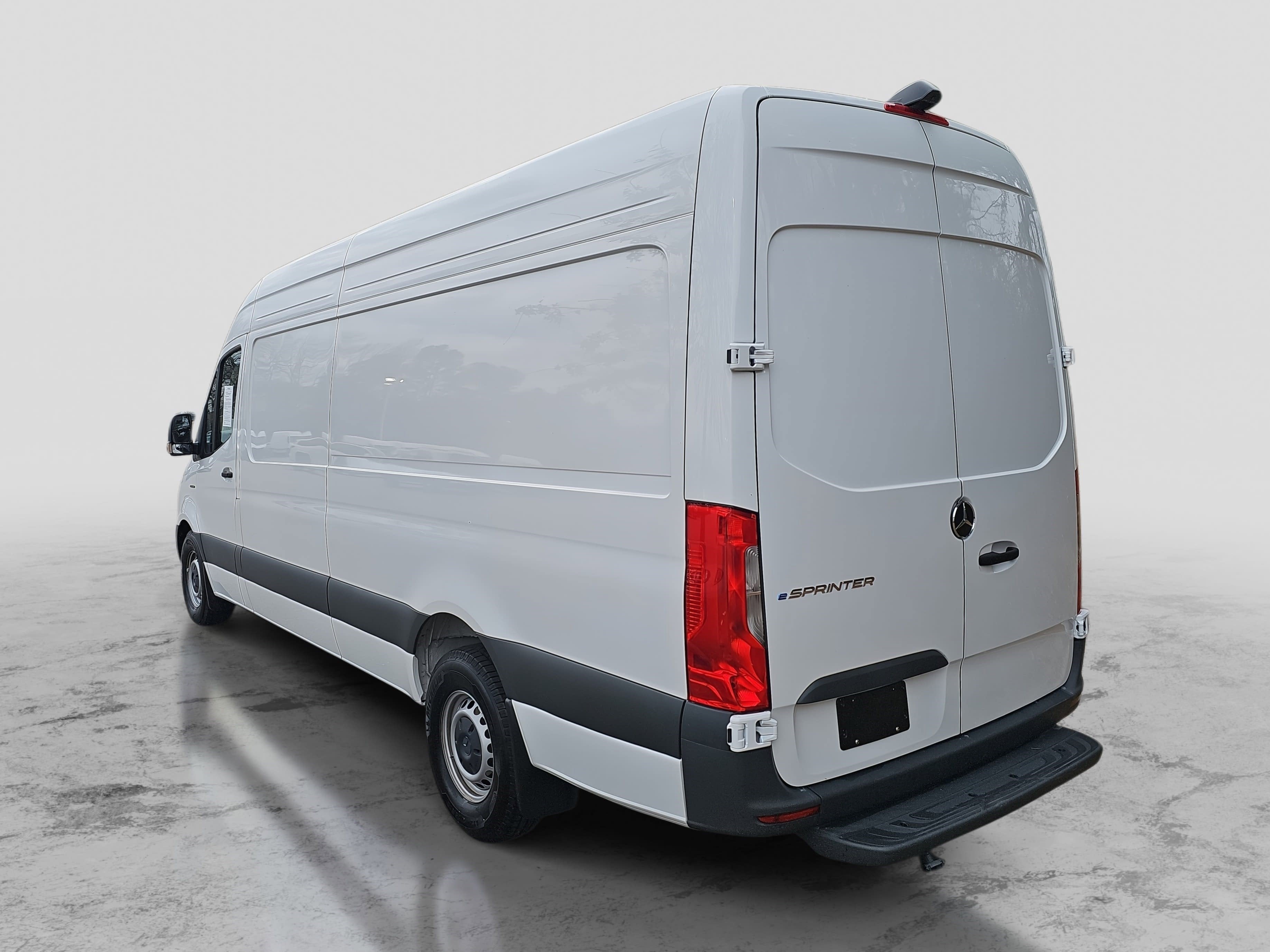 2024 Mercedes-Benz eSprinter Cargo Van Cargo 170 WB