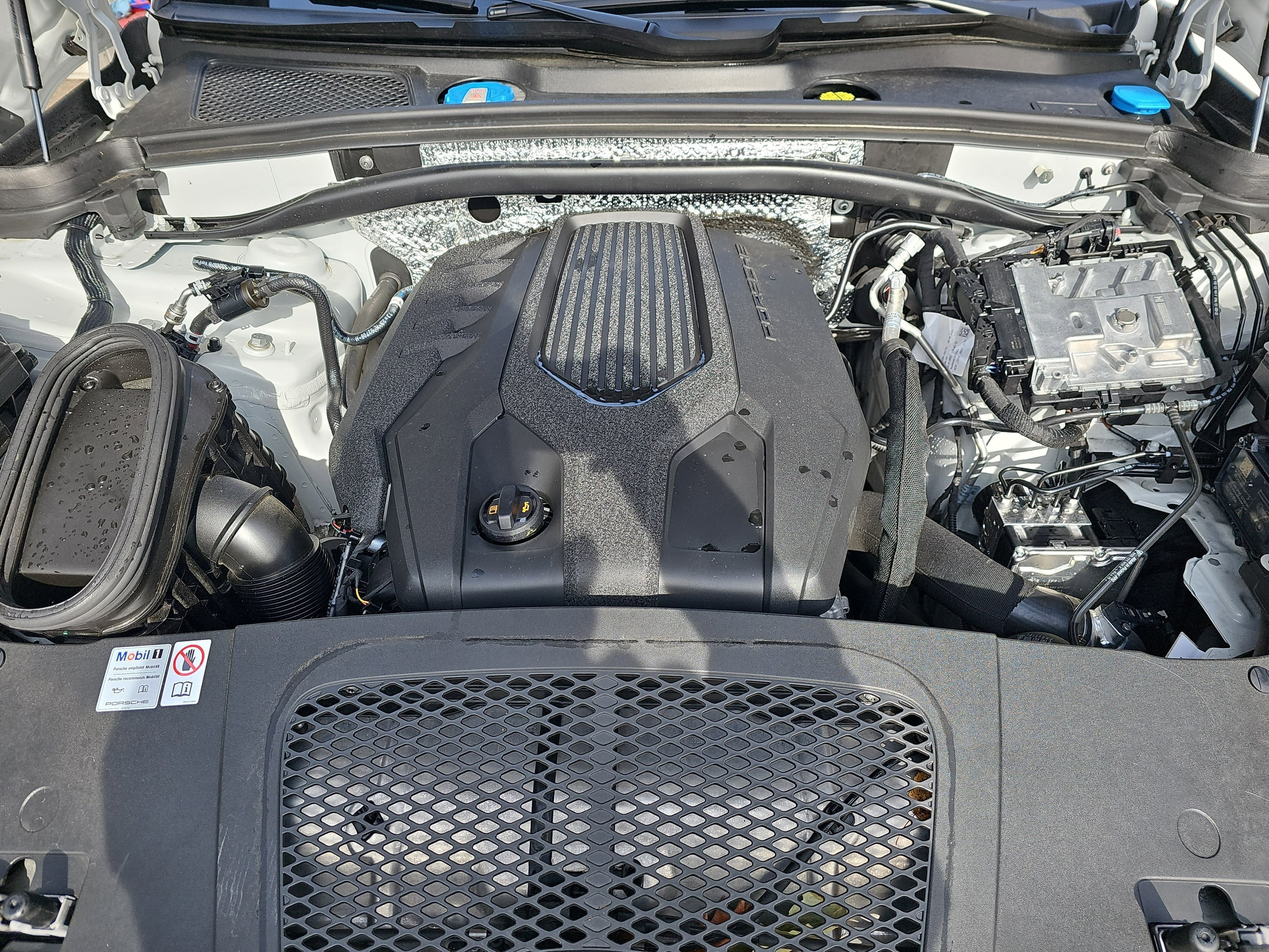 2024 Porsche Macan Base