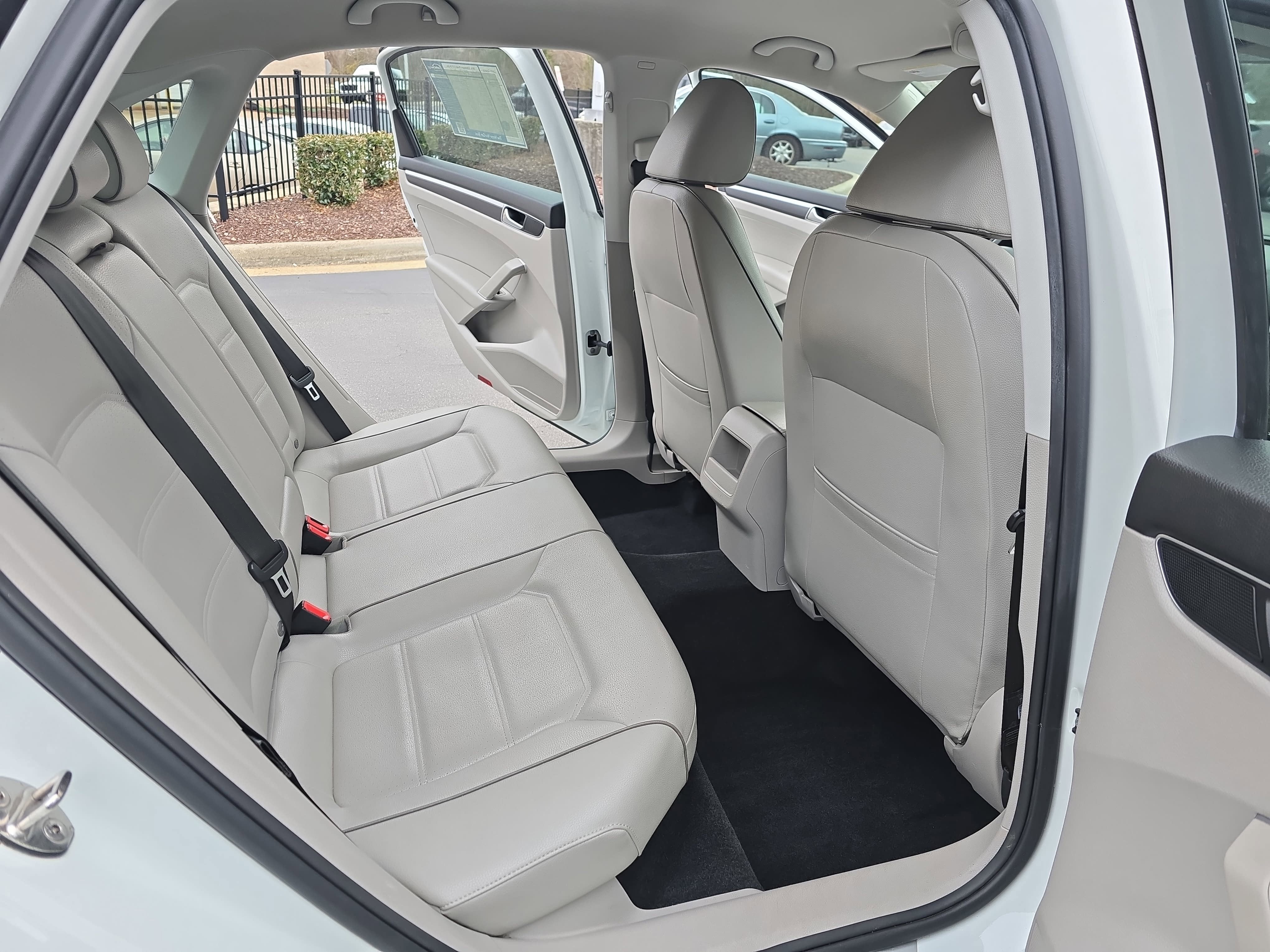 2018 Volkswagen Passat R-Line