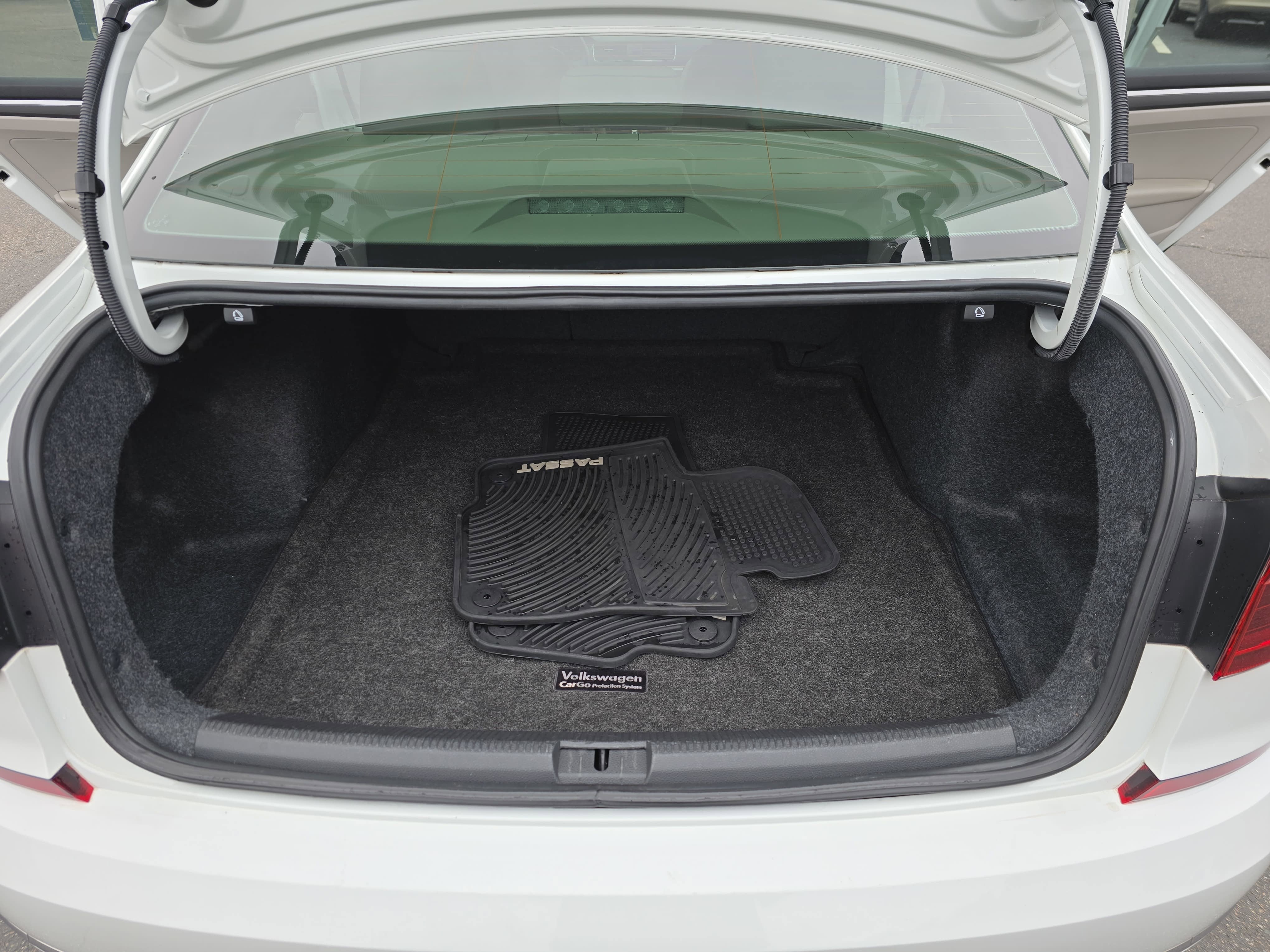 2018 Volkswagen Passat R-Line