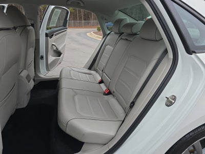 2018 Volkswagen Passat R-Line