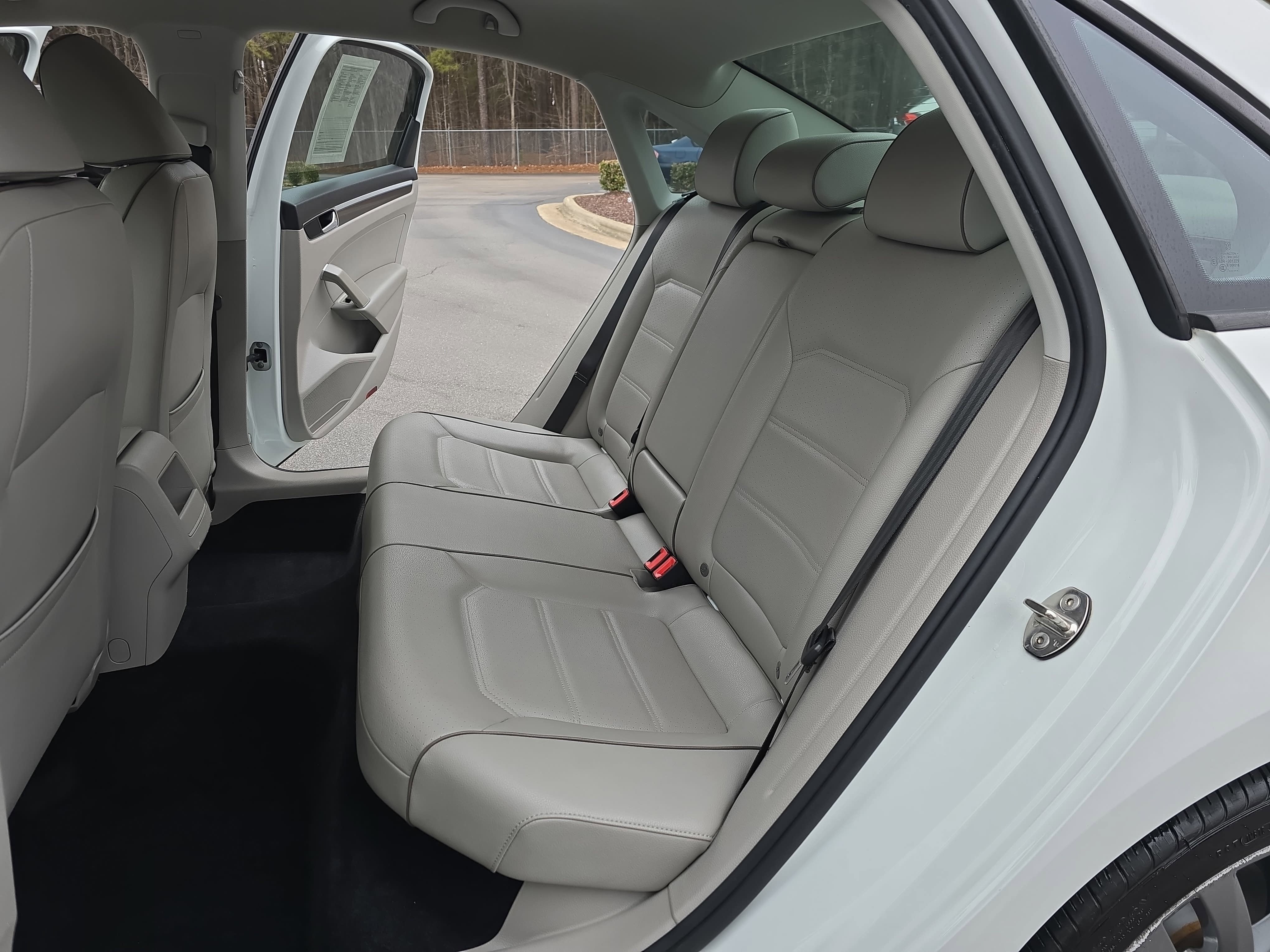 2018 Volkswagen Passat R-Line