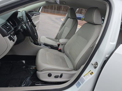 2018 Volkswagen Passat R-Line