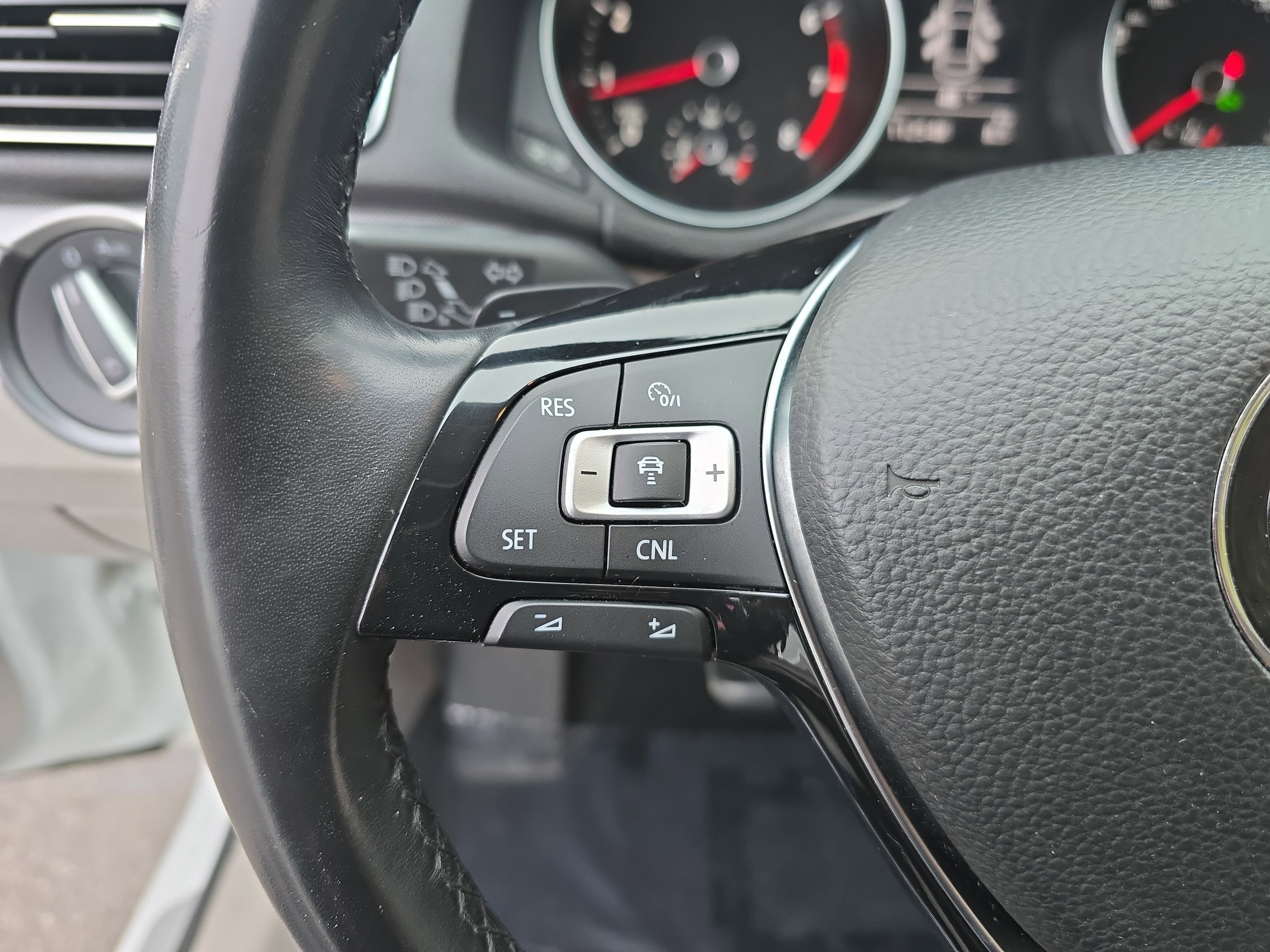 2018 Volkswagen Passat R-Line