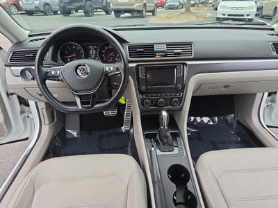 2018 Volkswagen Passat R-Line