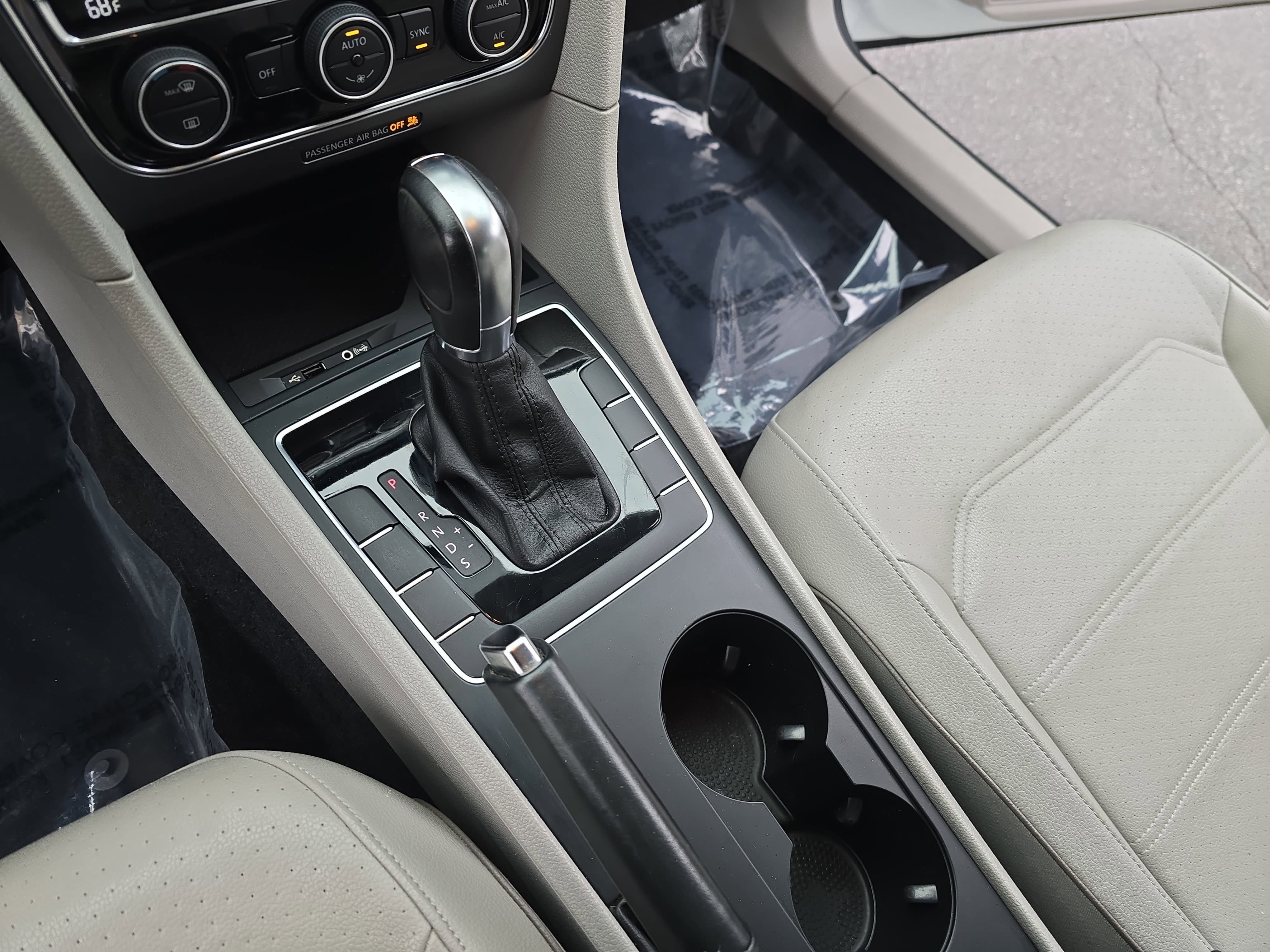 2018 Volkswagen Passat R-Line