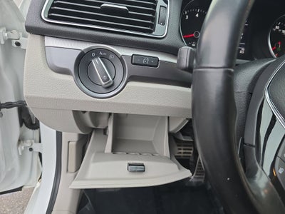 2018 Volkswagen Passat R-Line