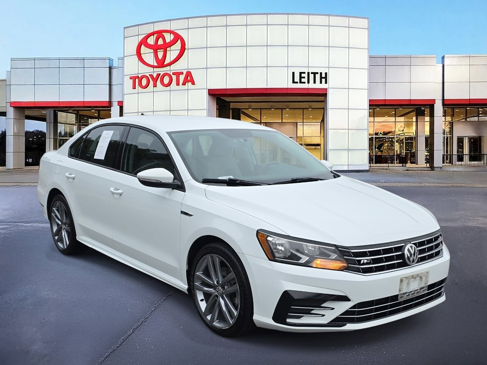 2018 Volkswagen Passat R-Line