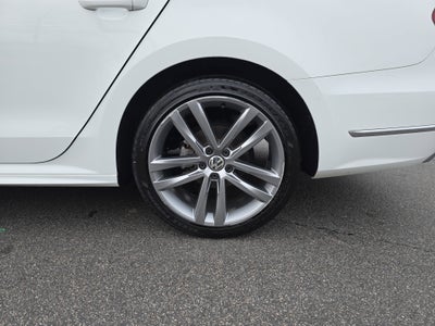 2018 Volkswagen Passat R-Line