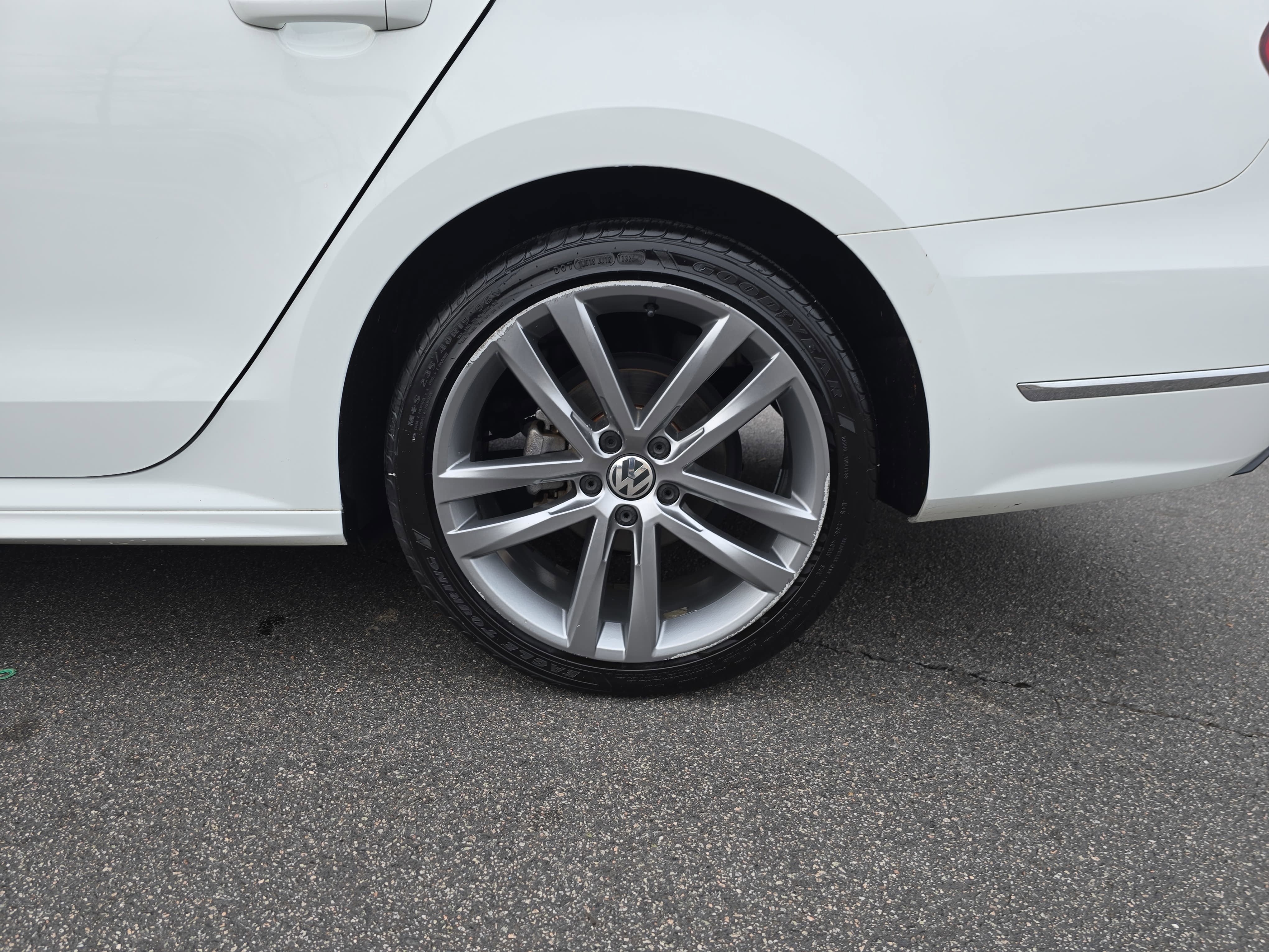 2018 Volkswagen Passat R-Line