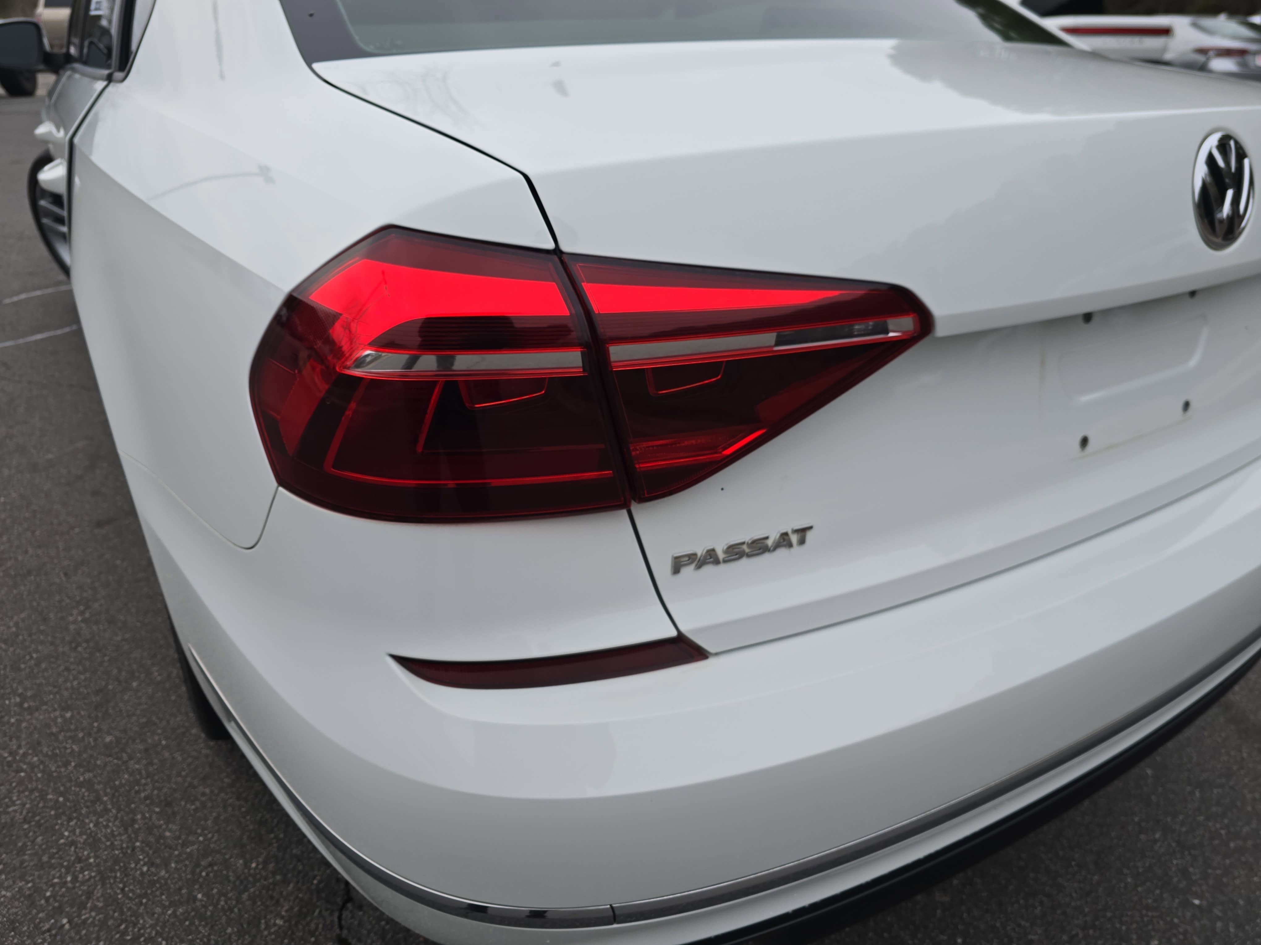 2018 Volkswagen Passat R-Line