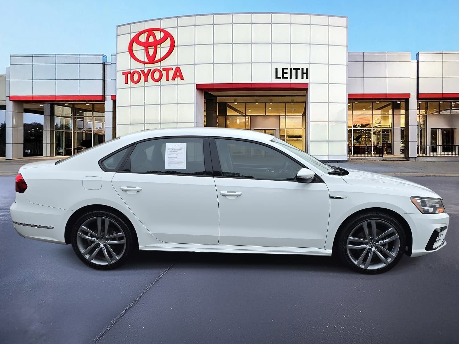 2018 Volkswagen Passat R-Line