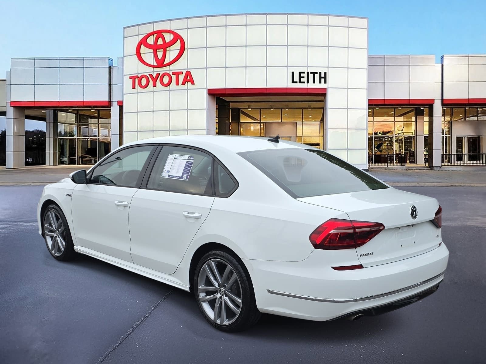 2018 Volkswagen Passat R-Line