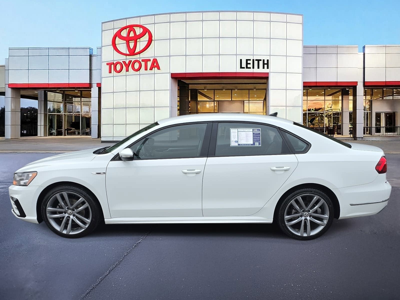 2018 Volkswagen Passat R-Line