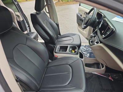 2023 Chrysler Pacifica Hybrid Hybrid Touring L