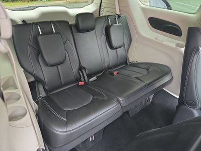 2023 Chrysler Pacifica Hybrid Hybrid Touring L