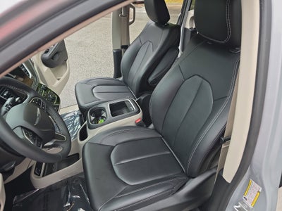 2023 Chrysler Pacifica Hybrid Hybrid Touring L