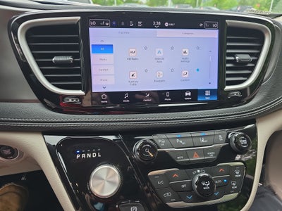 2023 Chrysler Pacifica Hybrid Hybrid Touring L