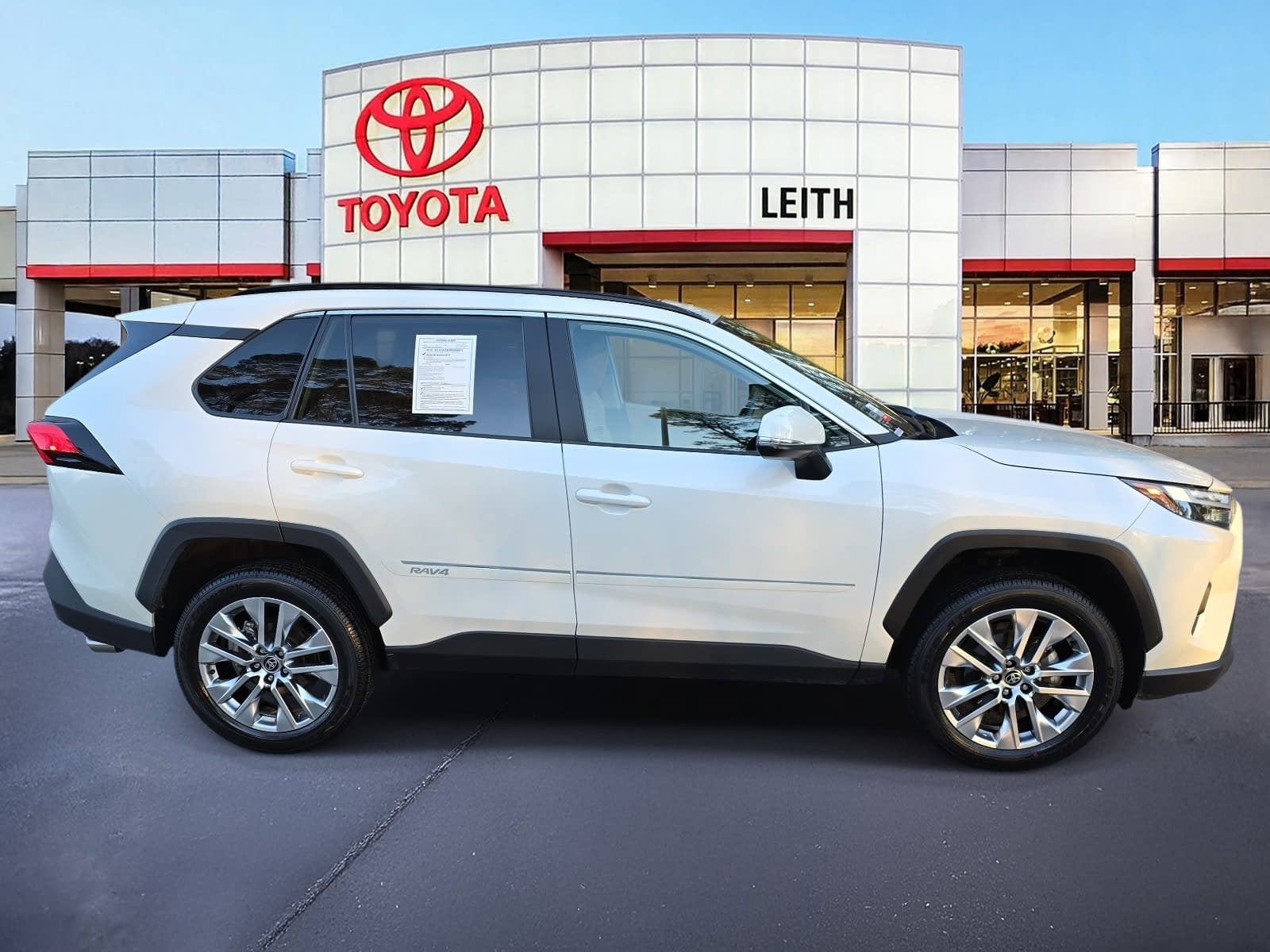 2022 Toyota RAV4 XLE Premium