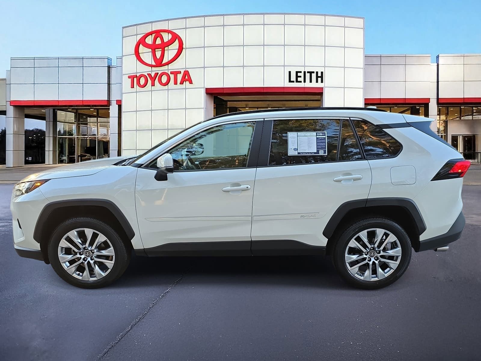 2022 Toyota RAV4 XLE Premium
