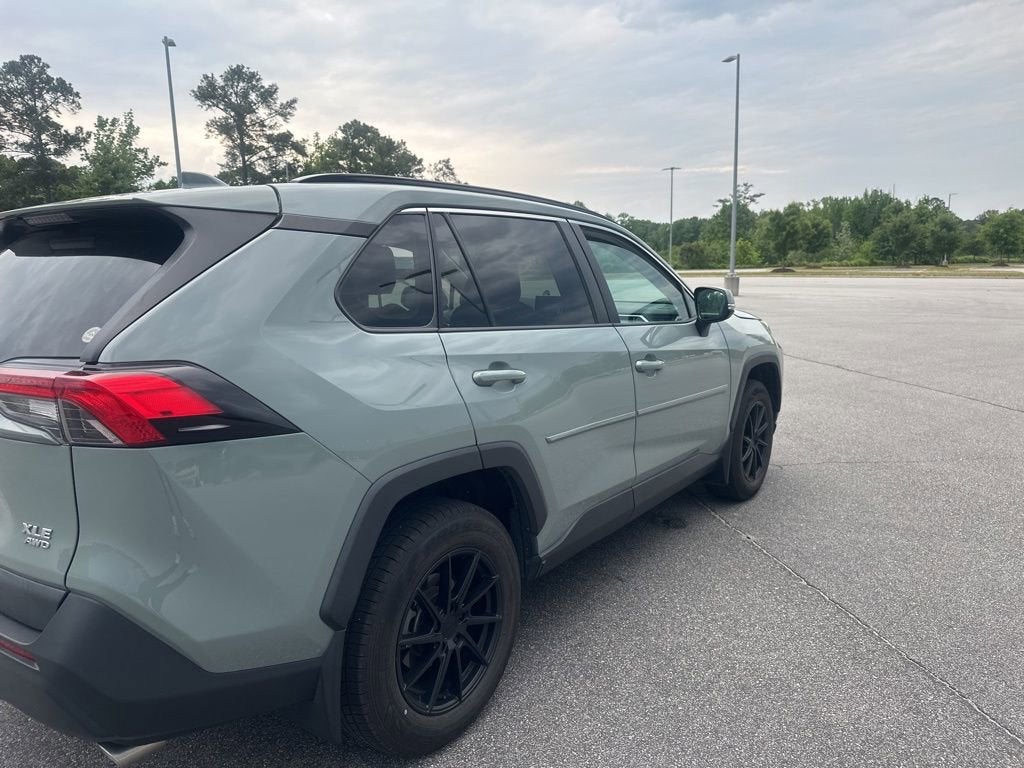 2020 Toyota RAV4 XLE