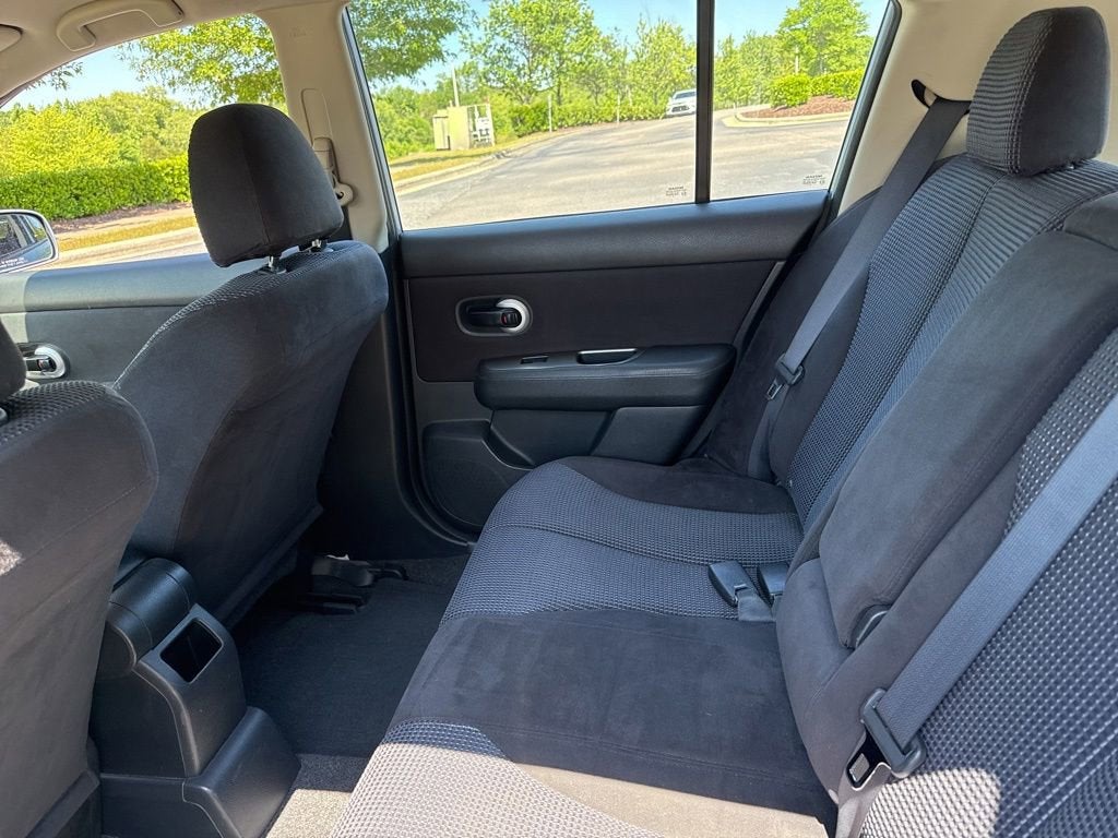 2011 Nissan Versa 1.8 SL