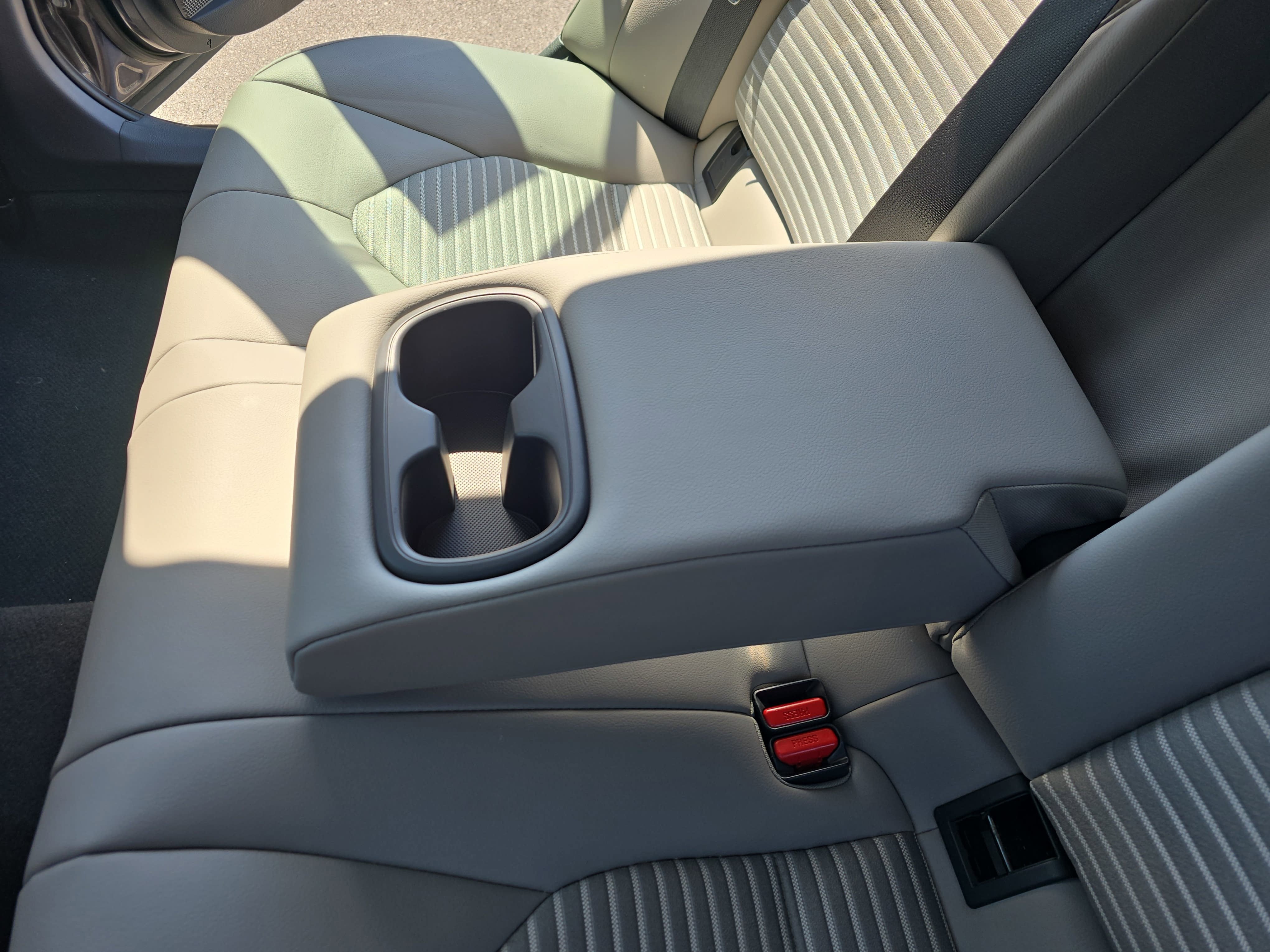 2023 Toyota Camry Hybrid SE