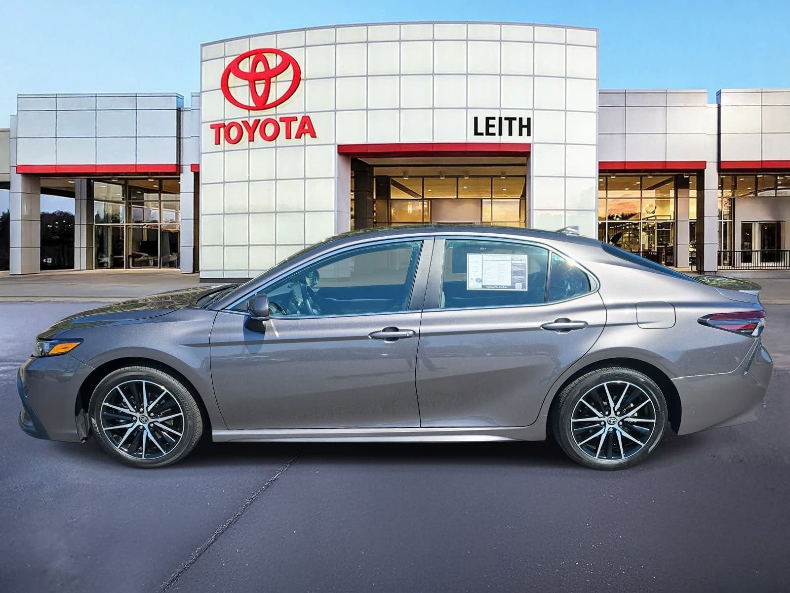 2023 Toyota Camry Hybrid SE