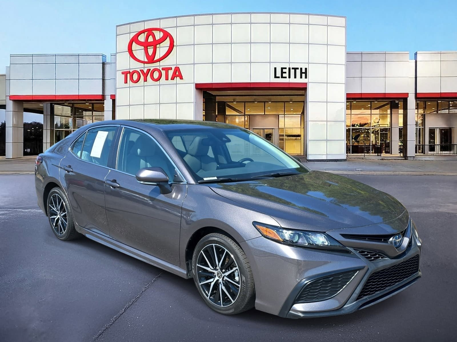 2023 Toyota Camry Hybrid SE